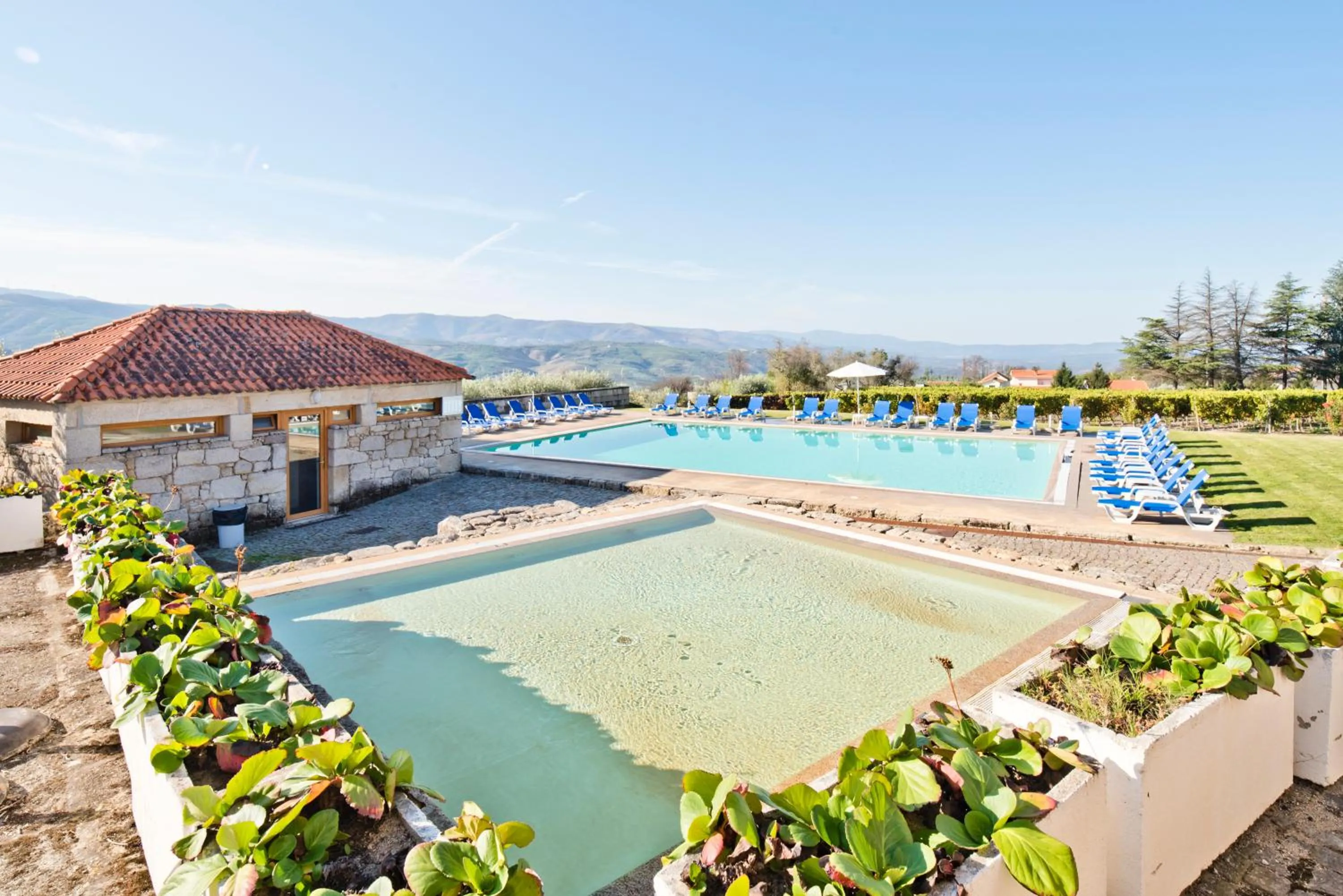 Swimming pool in Lam Hotel Convento do Desagravo