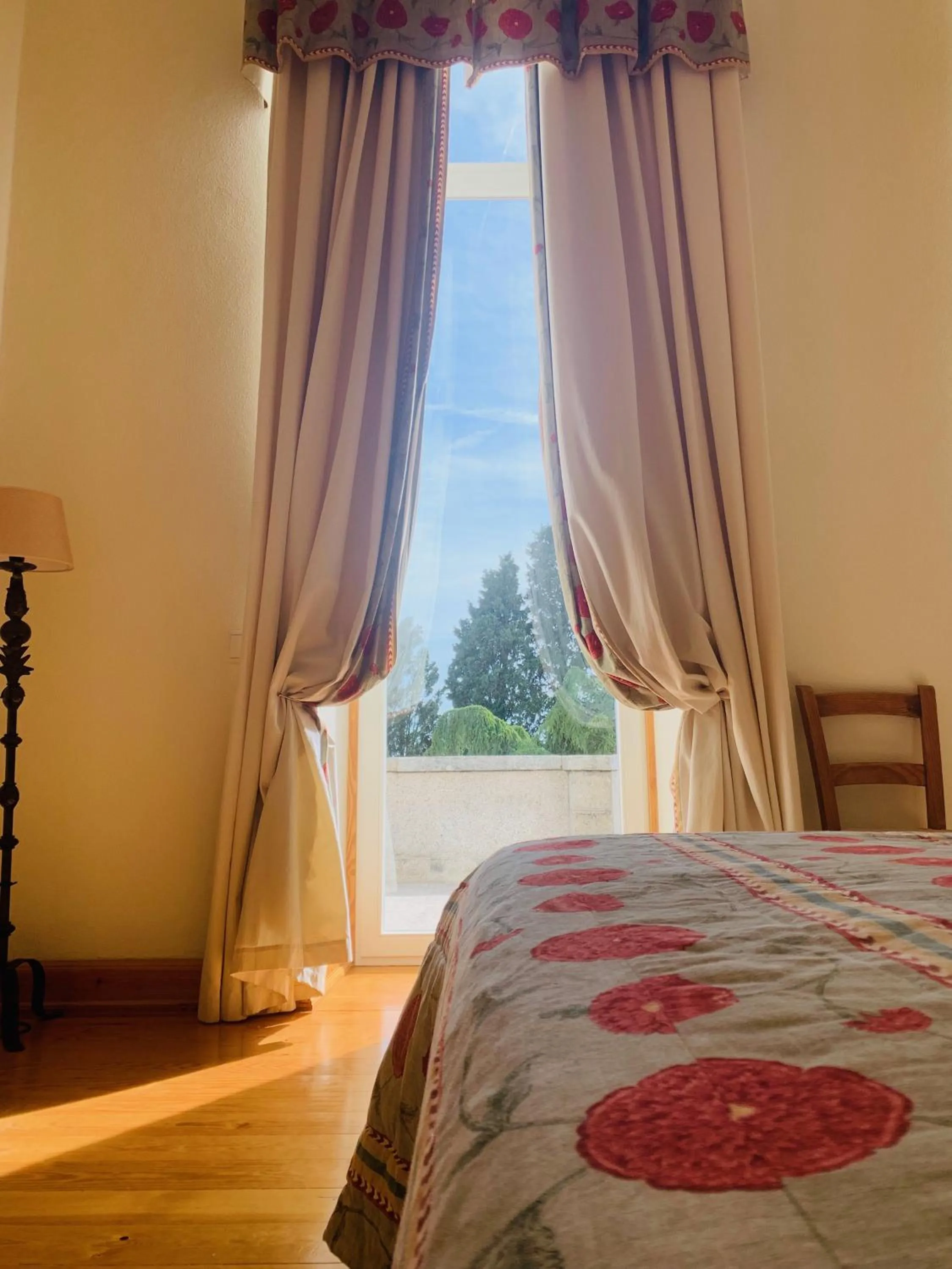 View (from property/room), Bed in Lam Hotel Convento do Desagravo