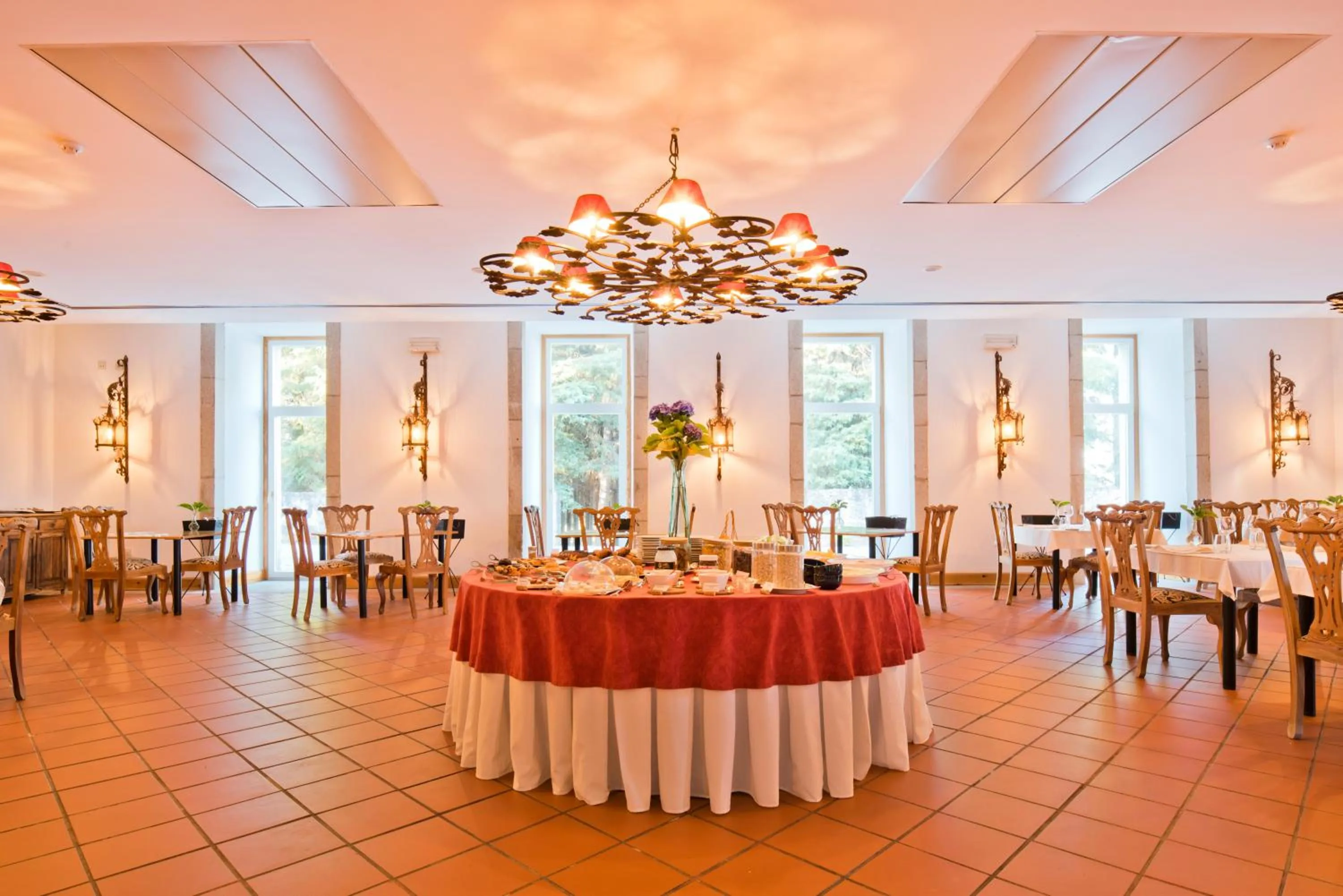 Restaurant/places to eat in Lam Hotel Convento do Desagravo