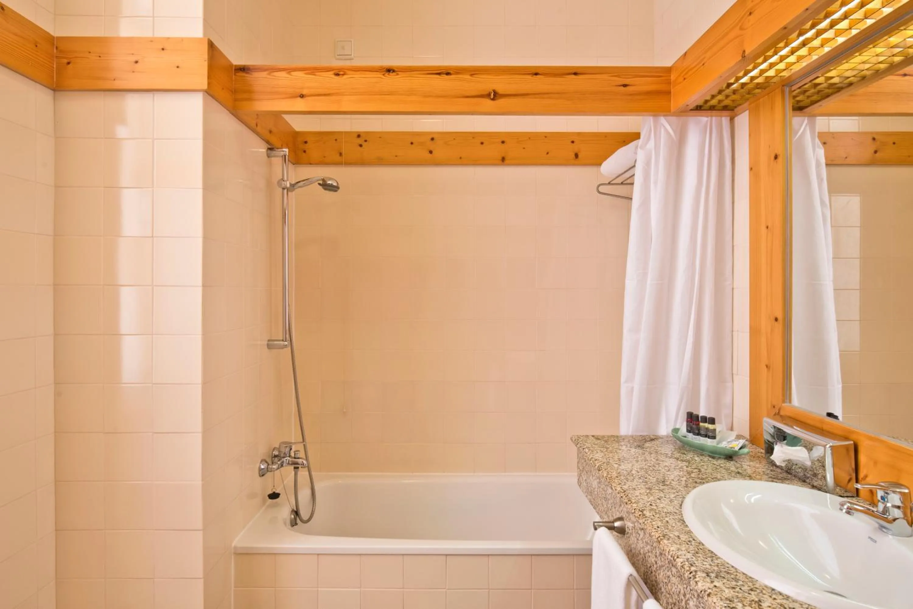 Bathroom in Lam Hotel Convento do Desagravo