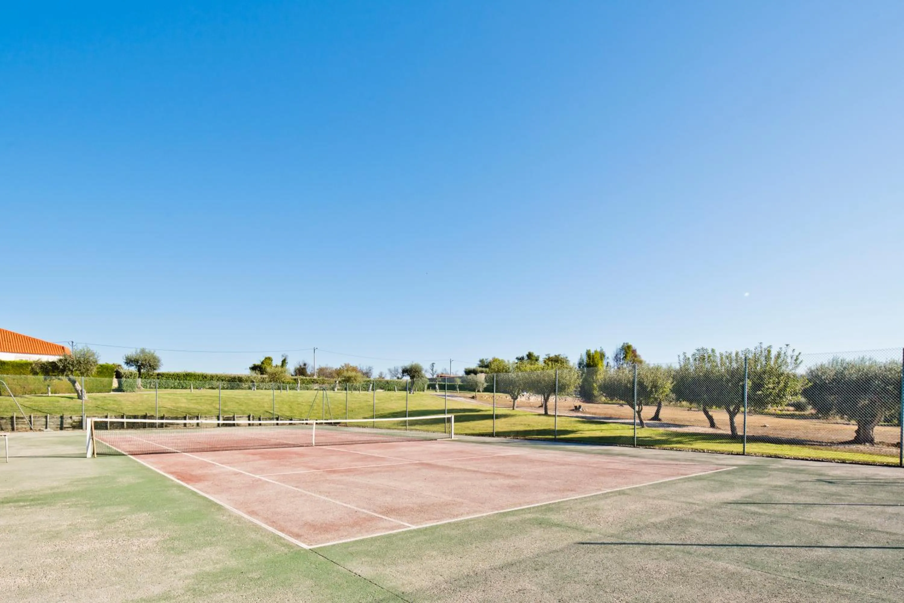 Tennis court in Lam Hotel Convento do Desagravo