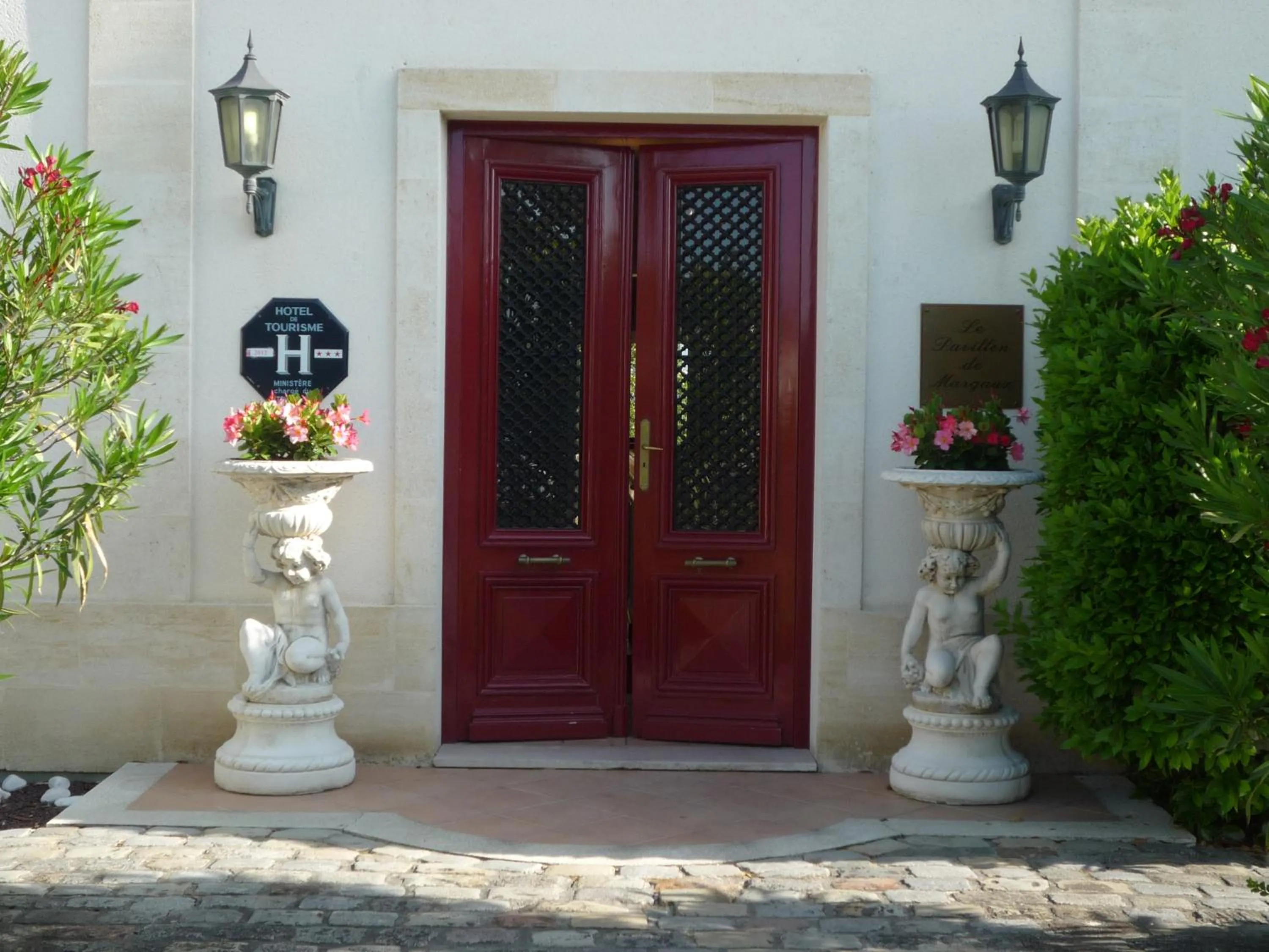 Facade/entrance in Hôtel de Margaux