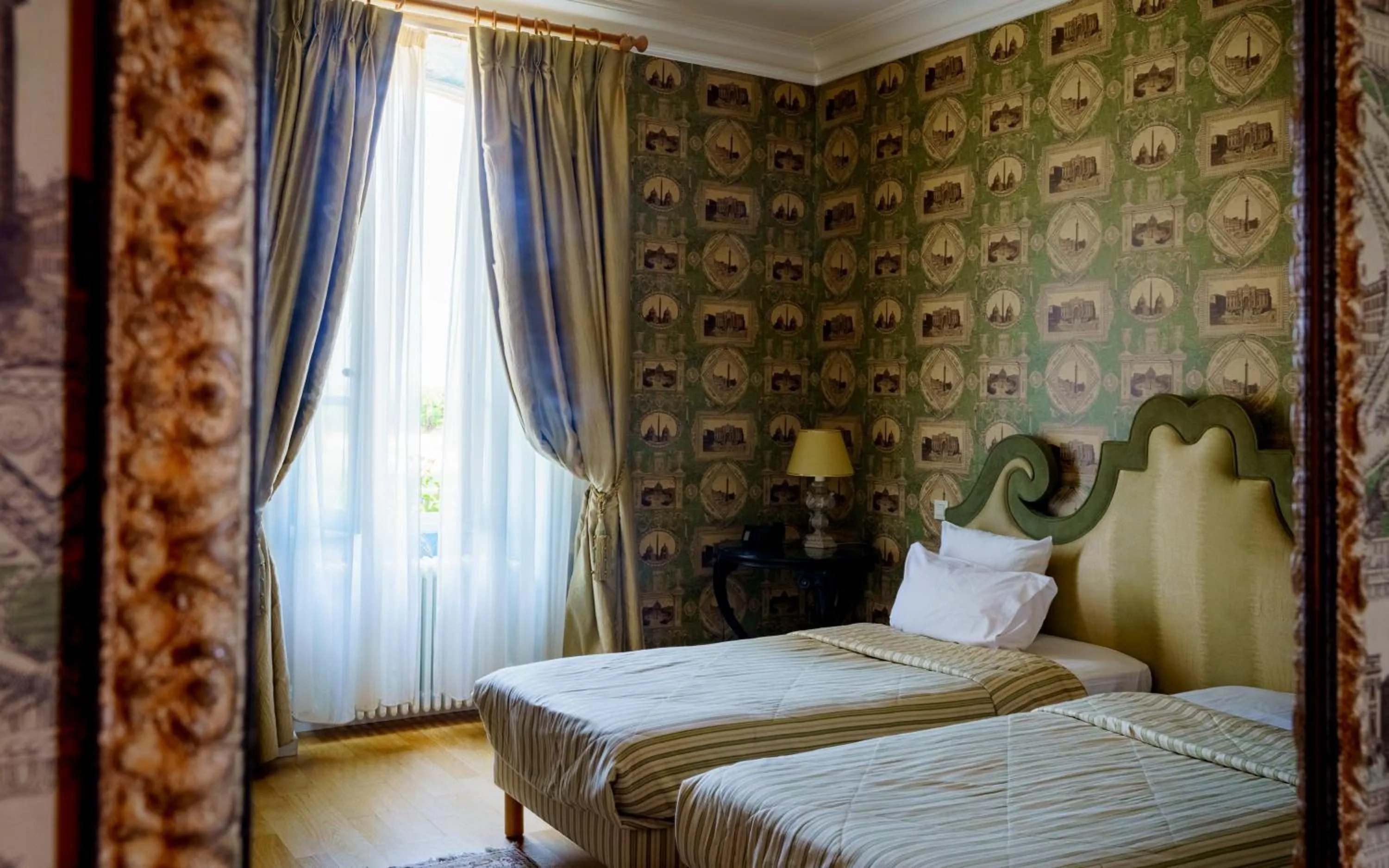 Bed in Hôtel de Margaux