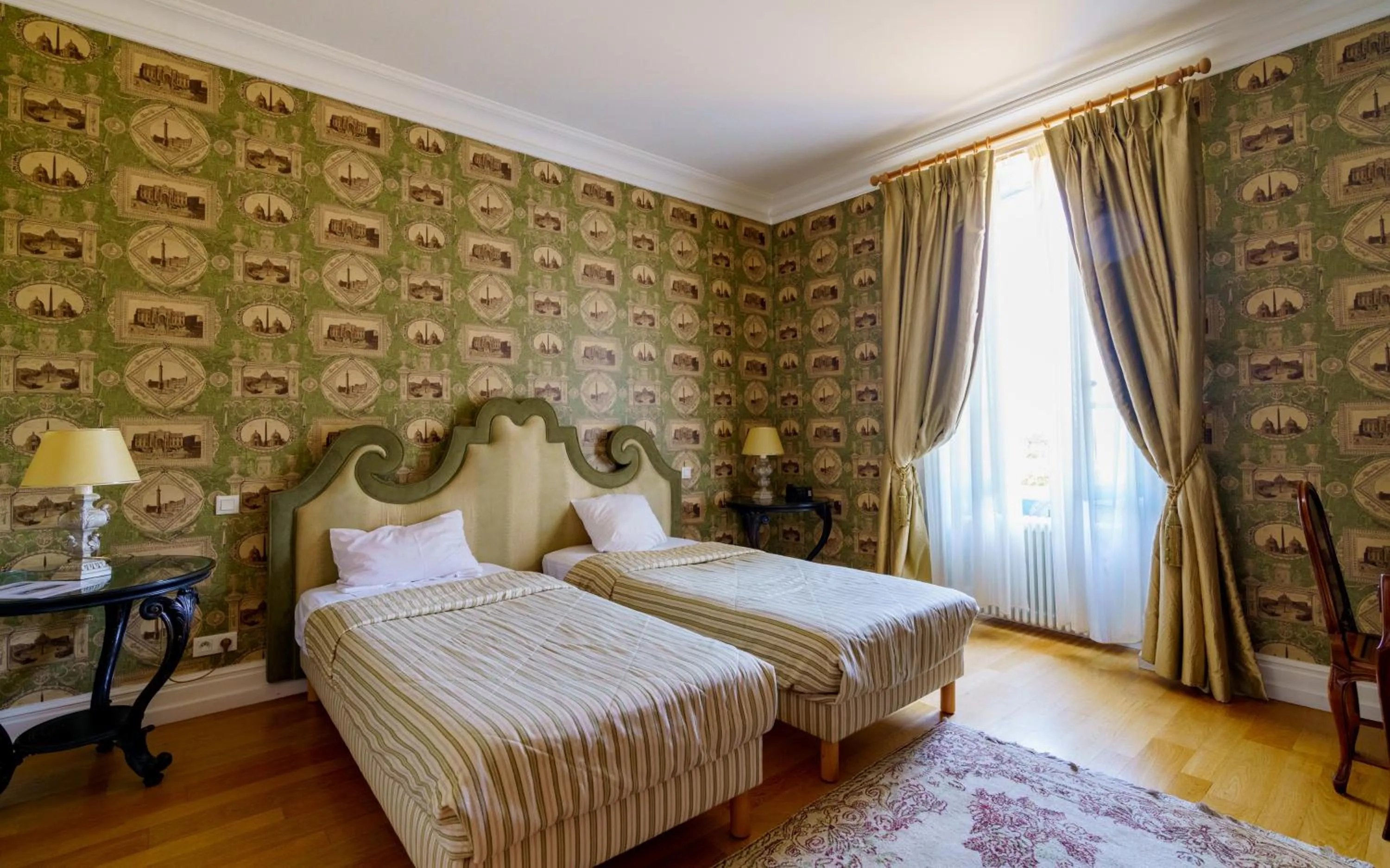 Bed in Hôtel de Margaux