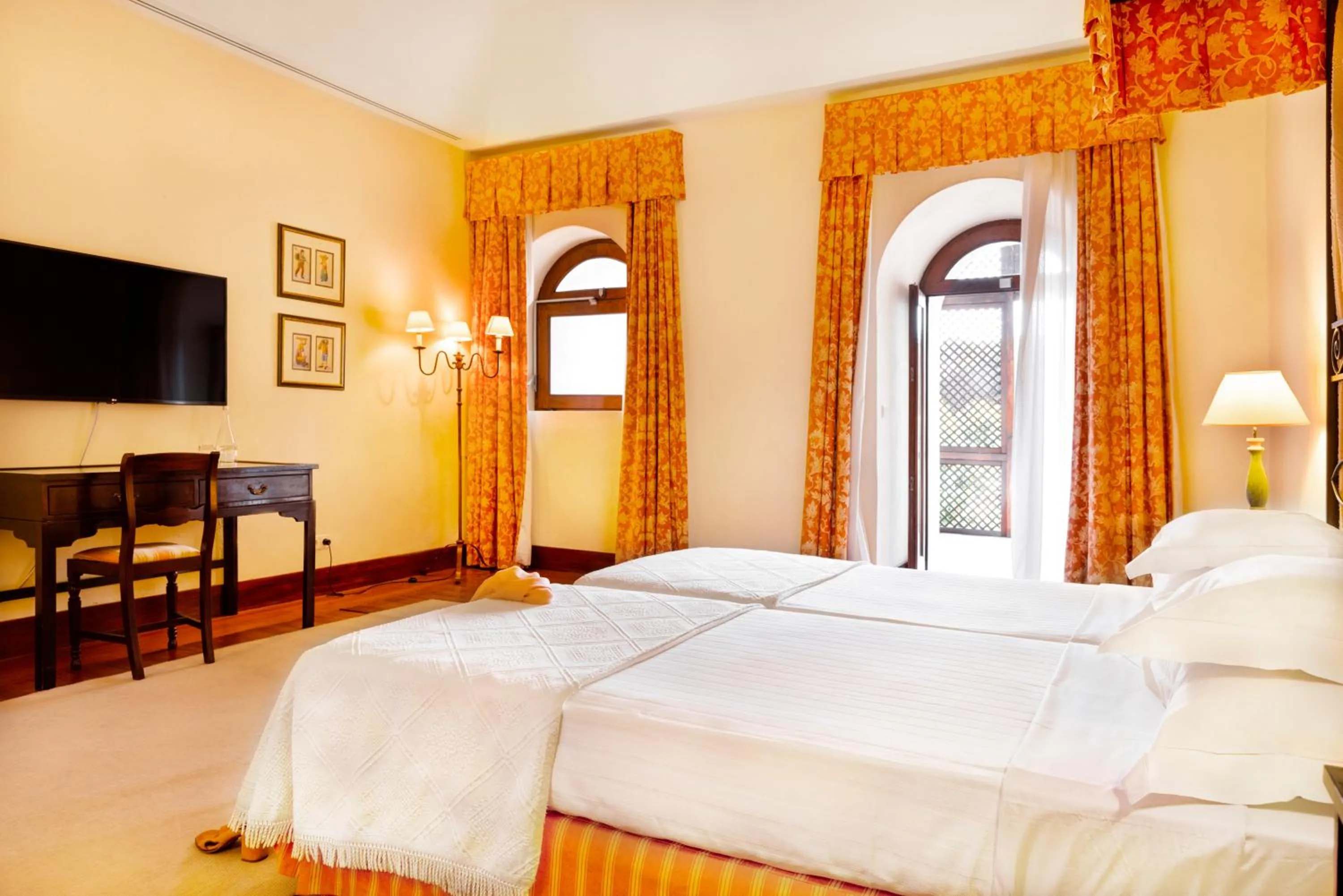 Photo of the whole room, Bed in Pousada Convento de Vila Viçosa