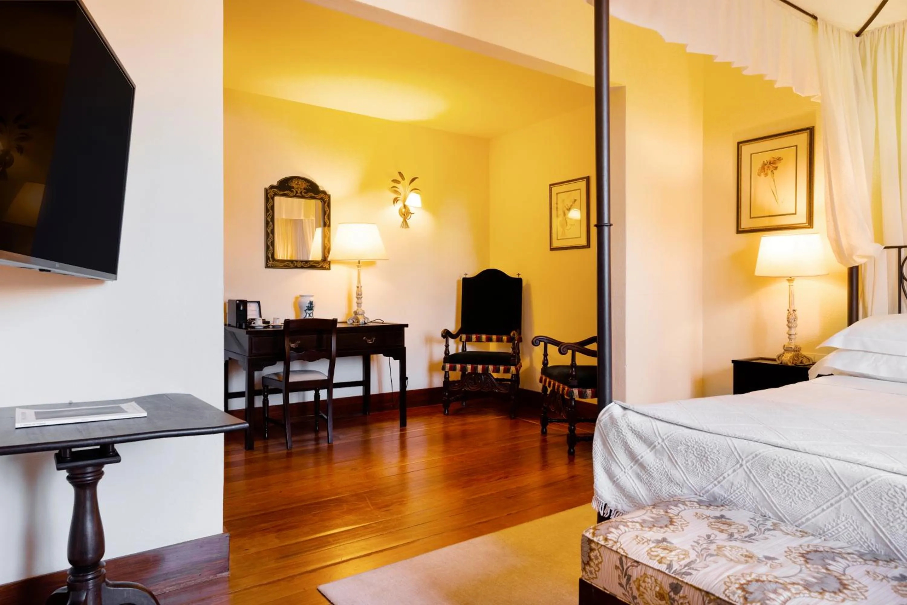 Photo of the whole room, Bed in Pousada Convento de Vila Viçosa