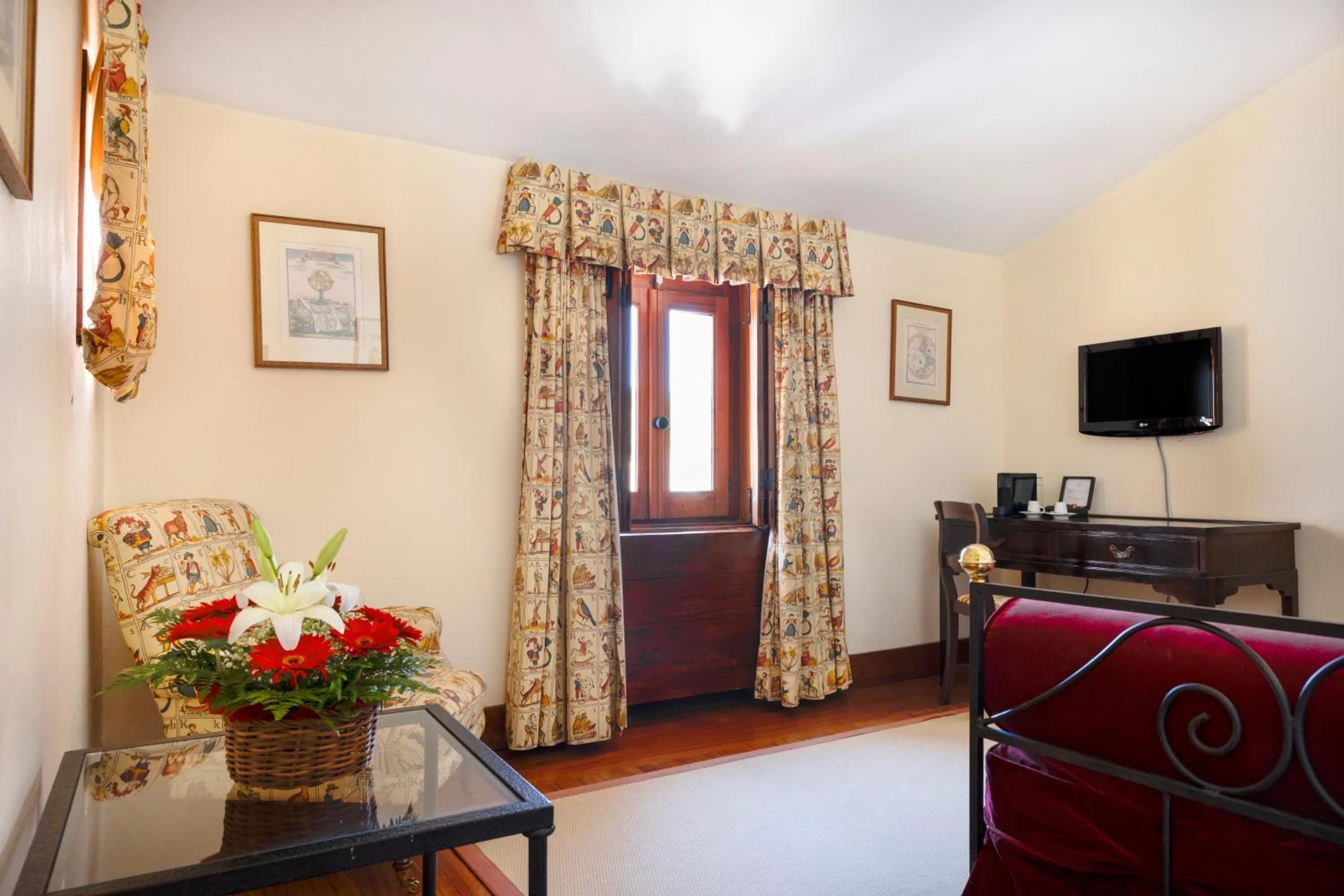 Seating area in Pousada Convento de Vila Viçosa