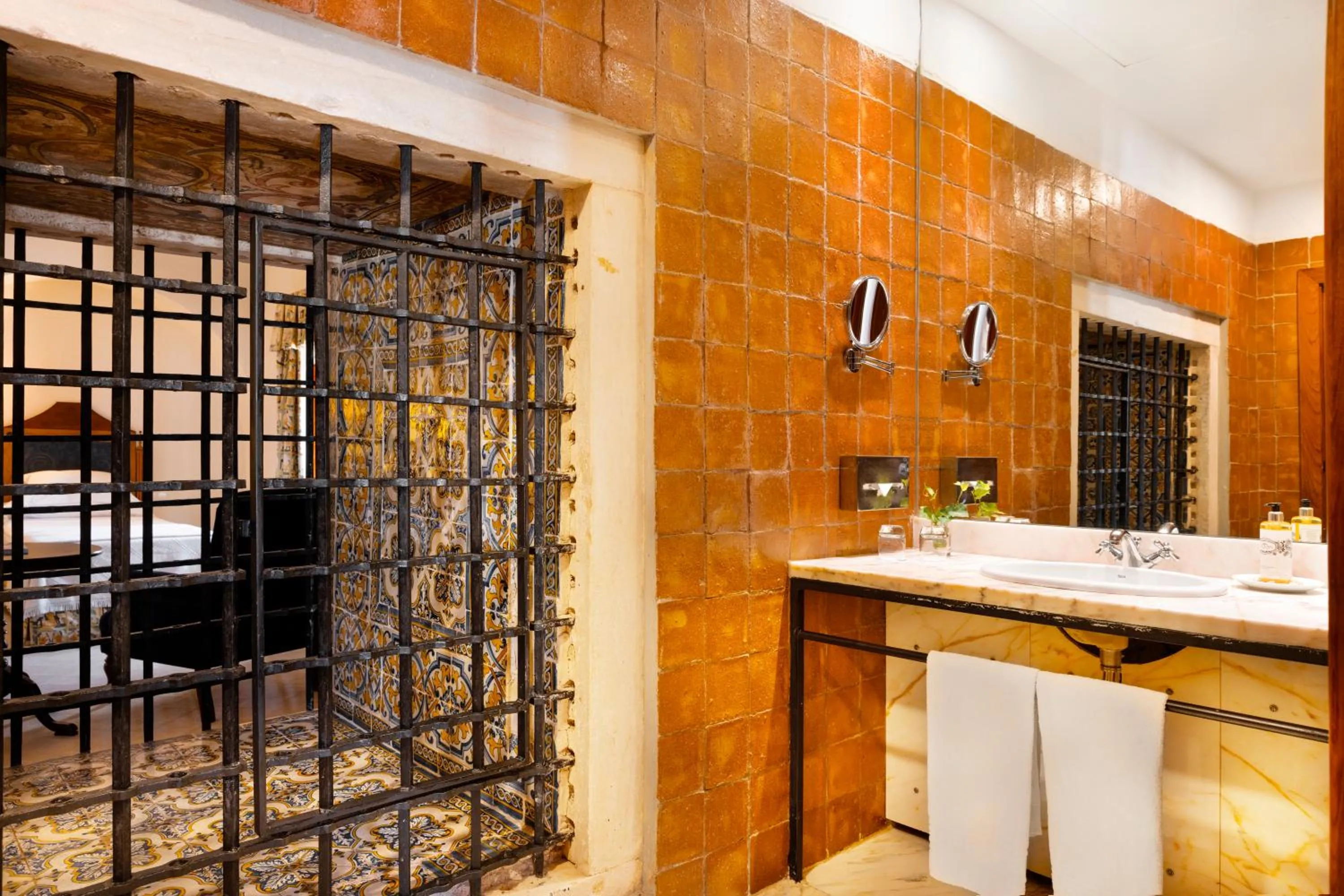 Bathroom in Pousada Convento de Vila Viçosa