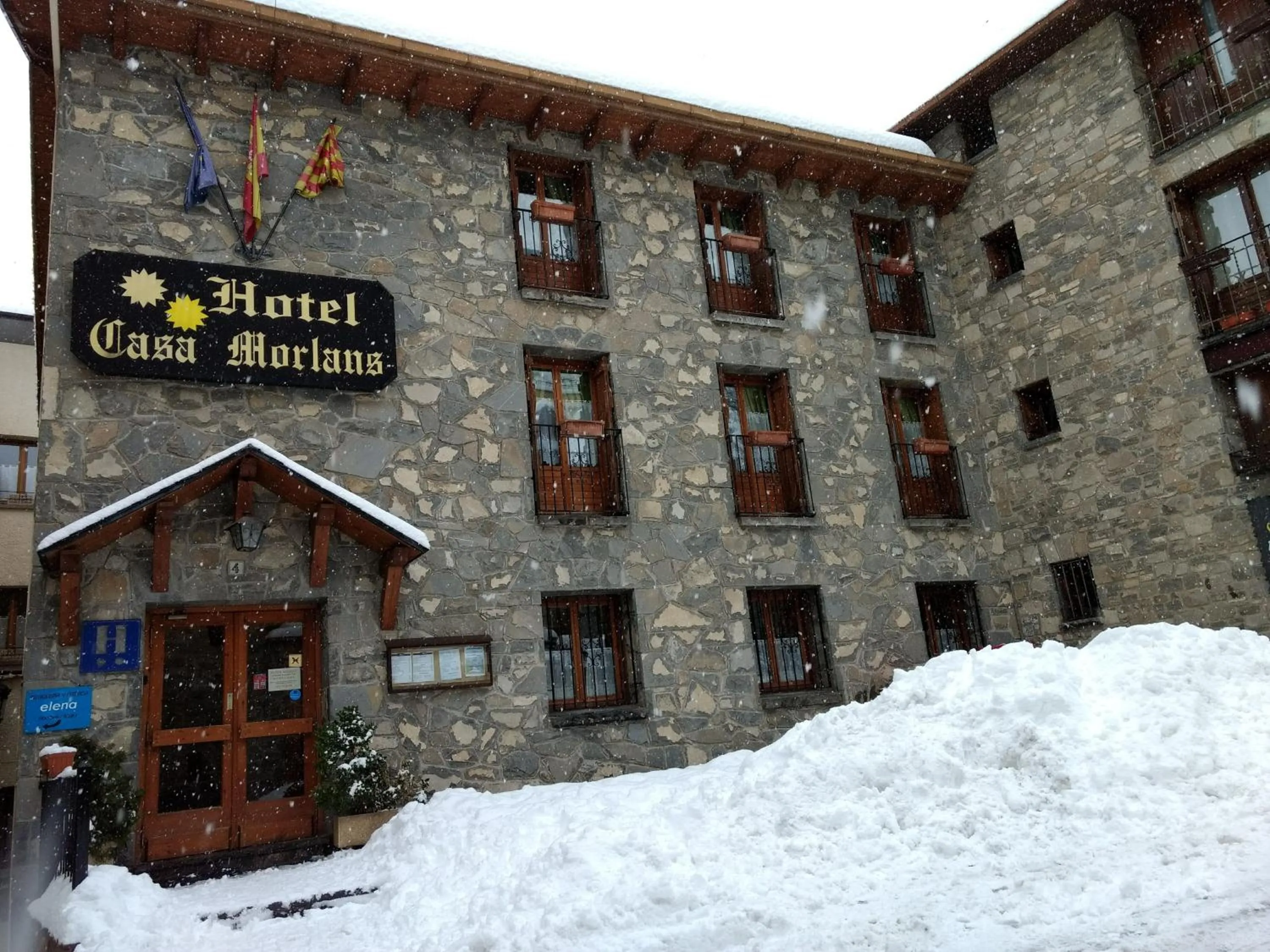 Property building in Hotel Casa Morlans 3000