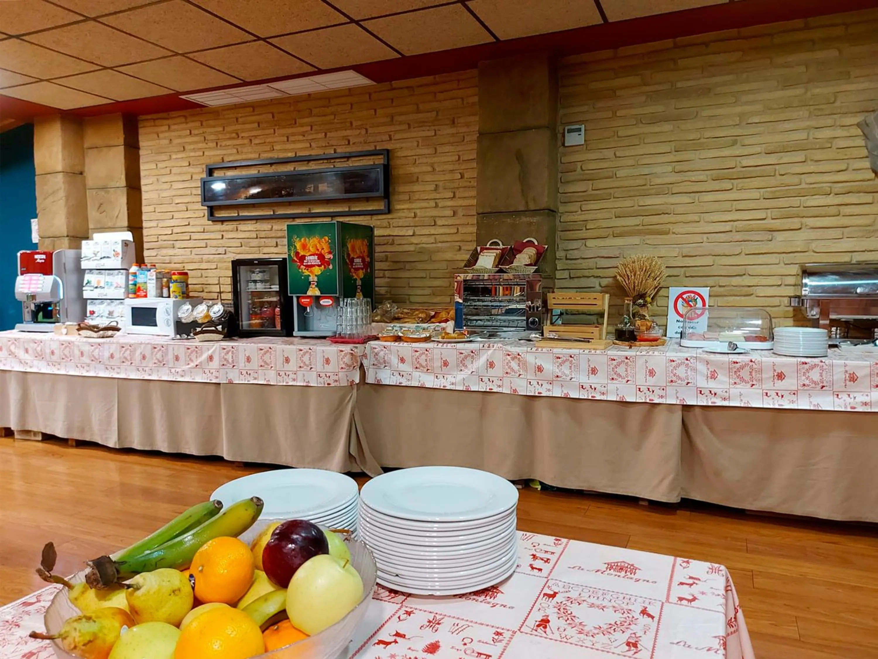 Buffet breakfast in Hotel Casa Morlans 3000