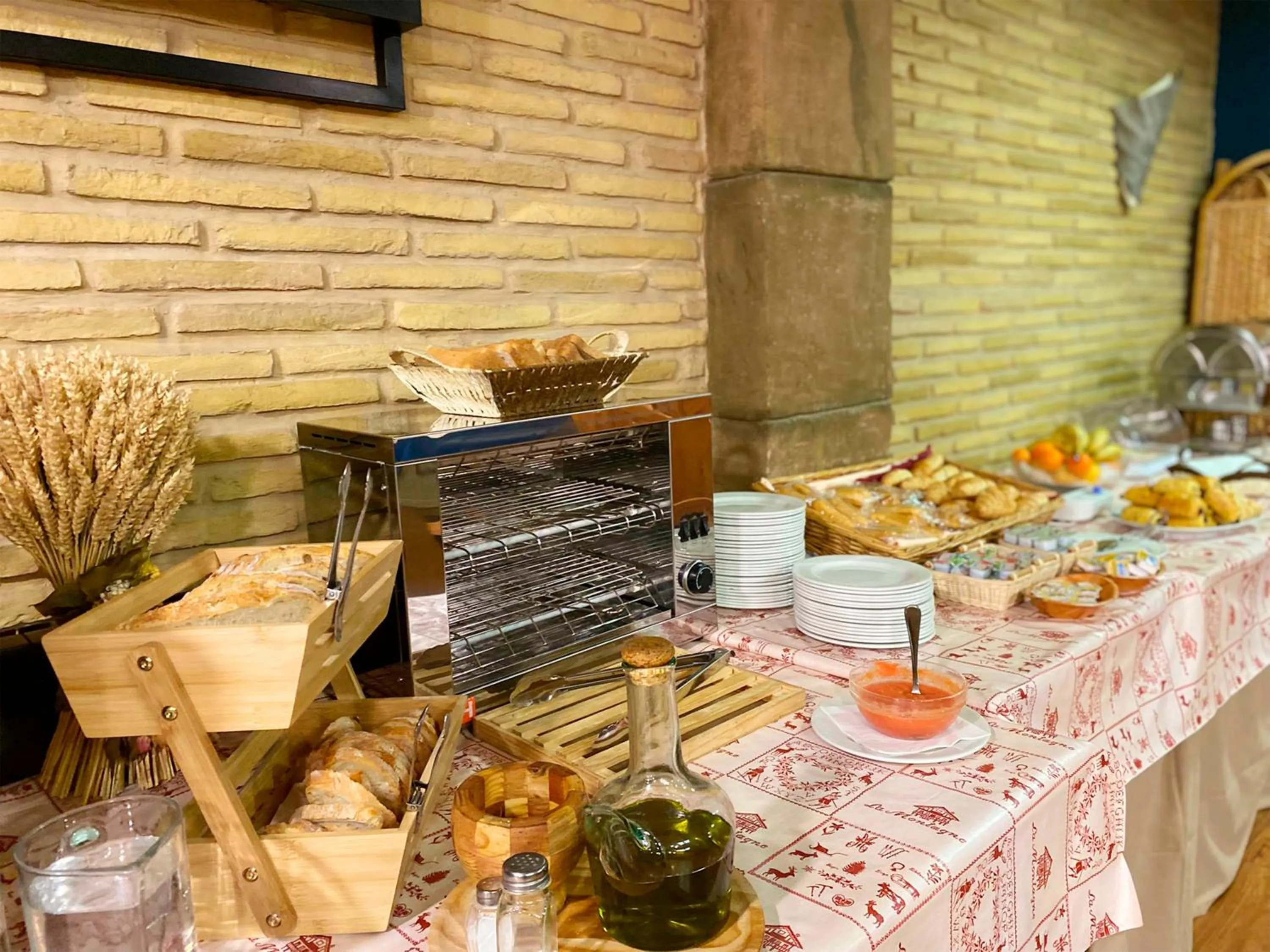 Buffet breakfast in Hotel Casa Morlans 3000