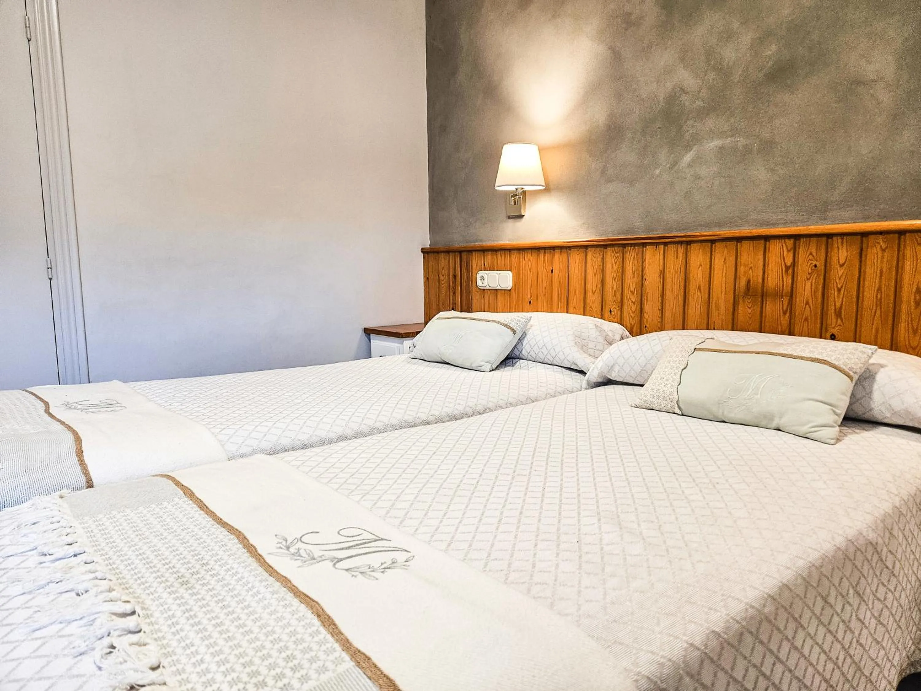 Bed in Hotel Casa Morlans 3000