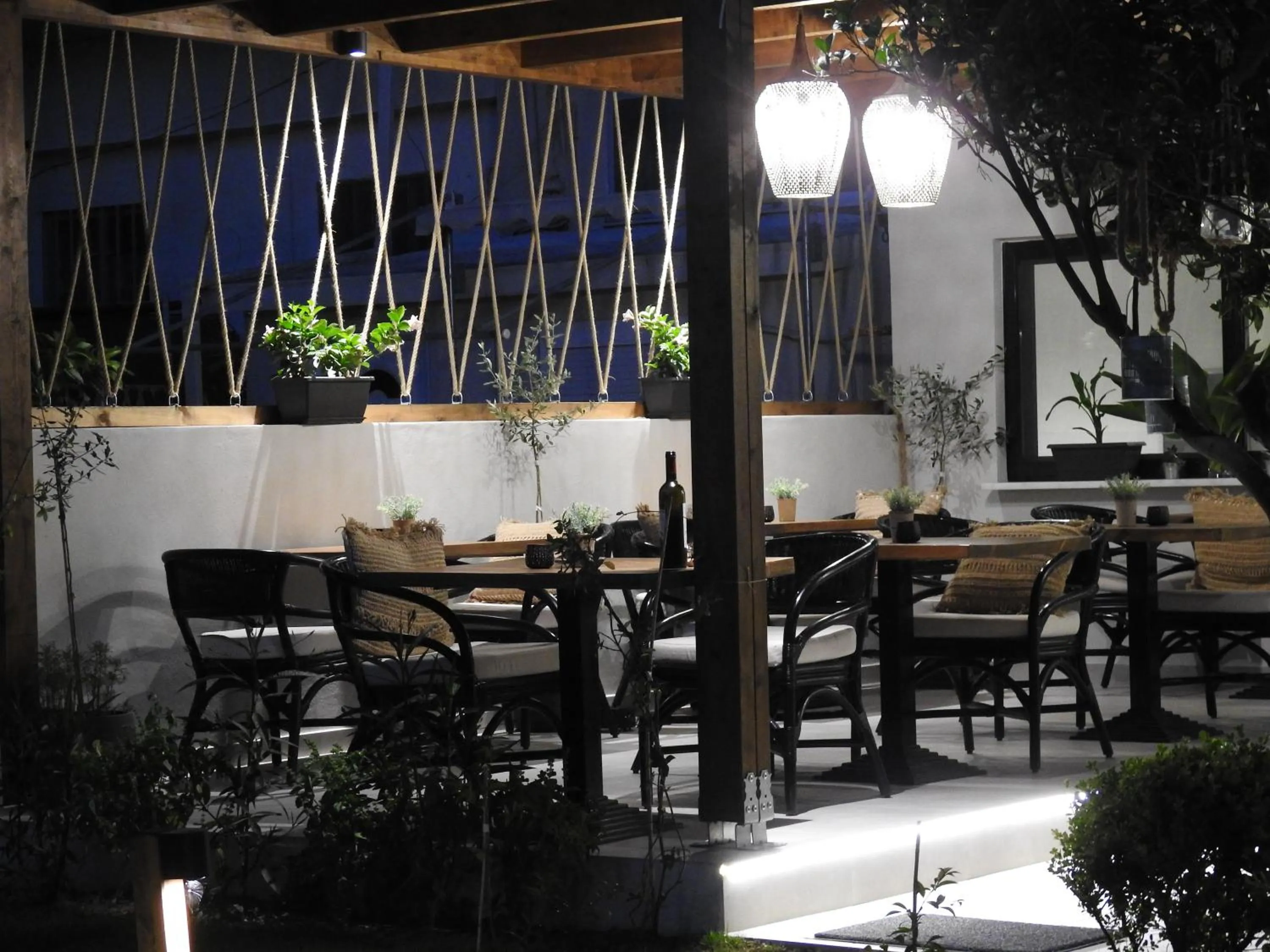 Restaurant/places to eat in Nikos Ikies