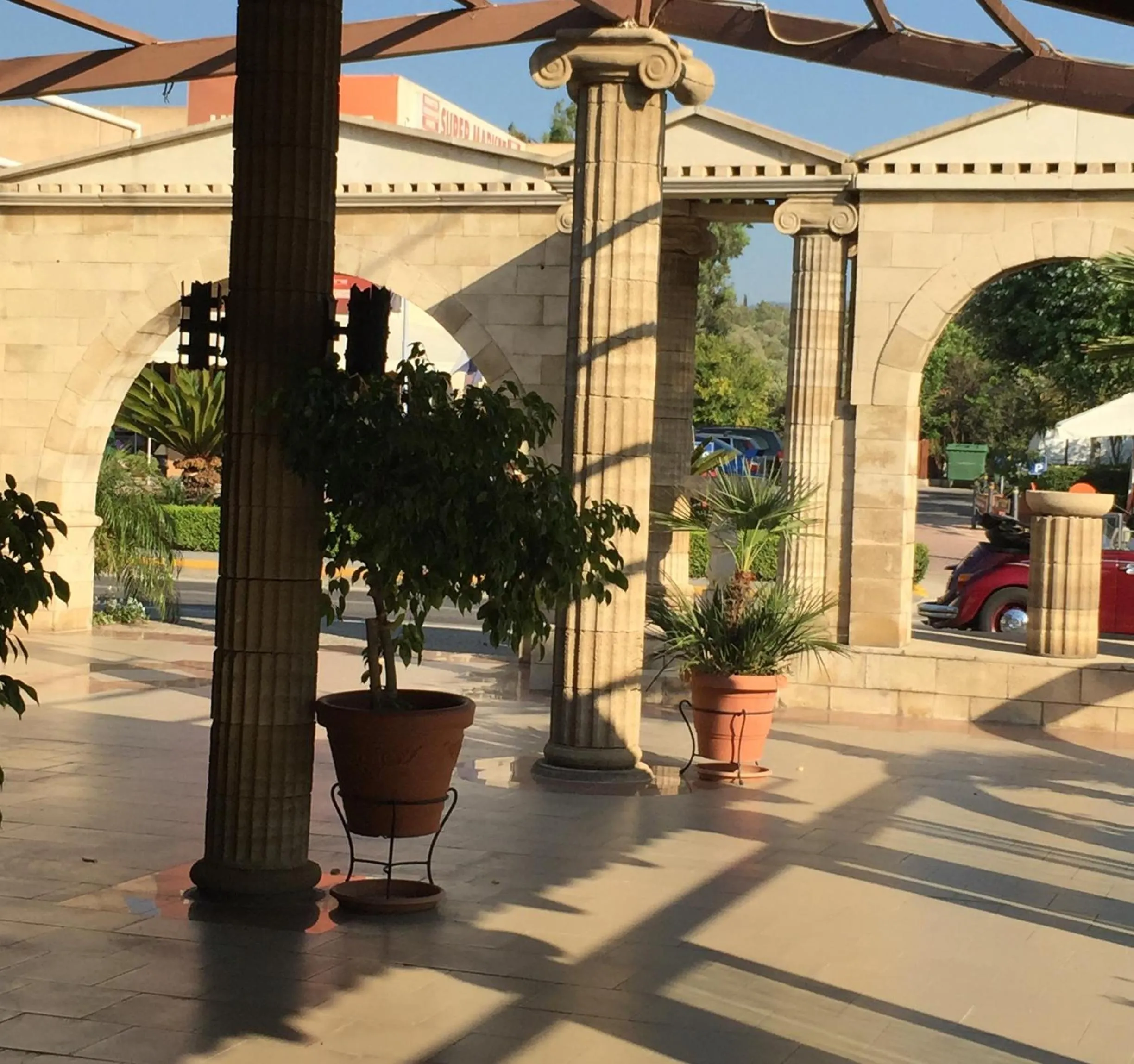 Facade/entrance in Nikos Ikies