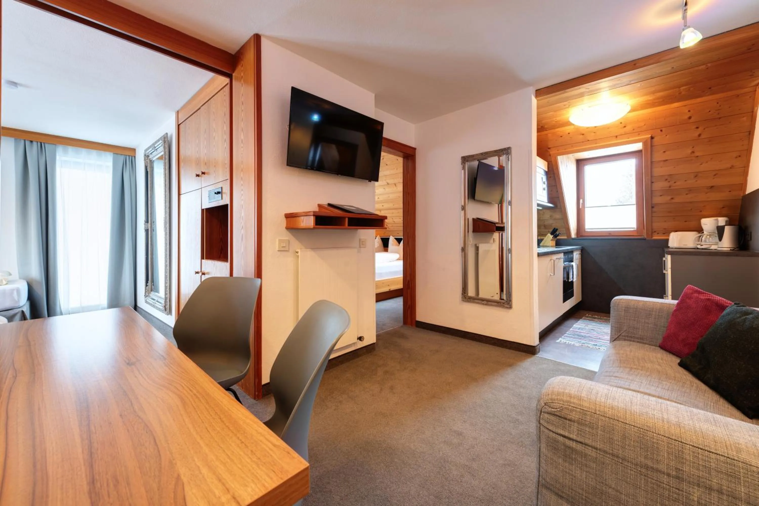 Dining area, Bed in Hotel Pension Kirchplatz