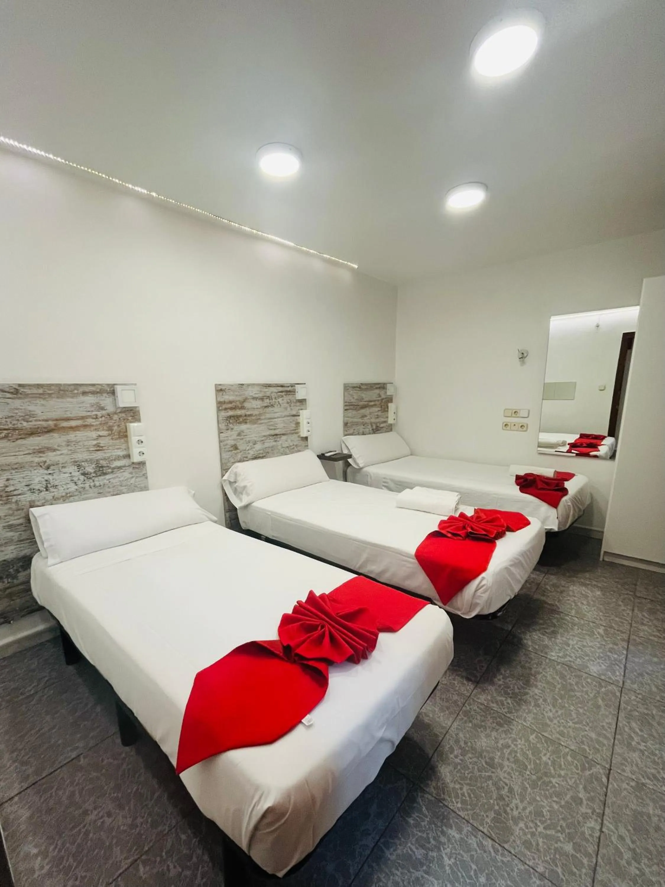 Bedroom, Bed in Hostal Las Vegas