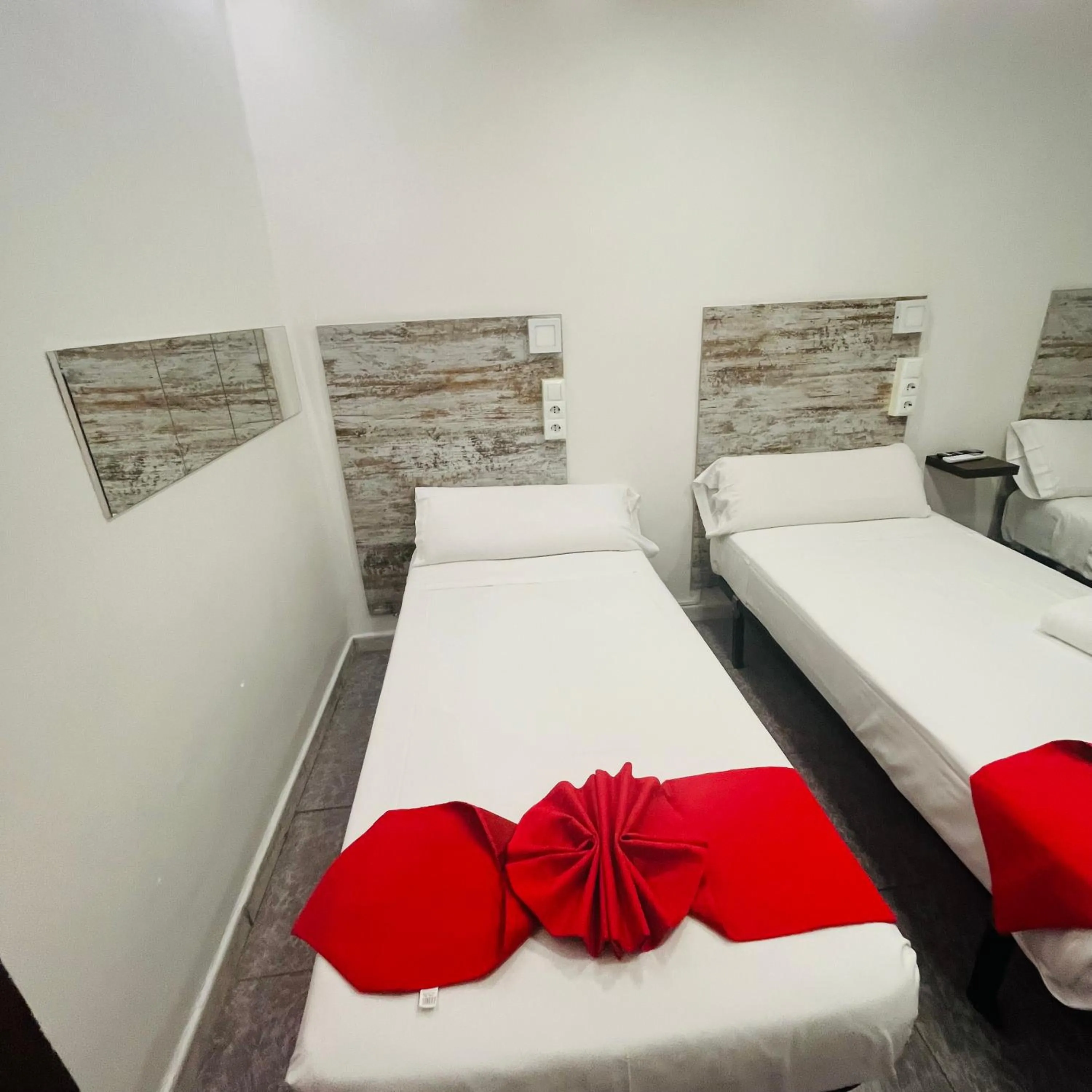 Bedroom, Bed in Hostal Las Vegas