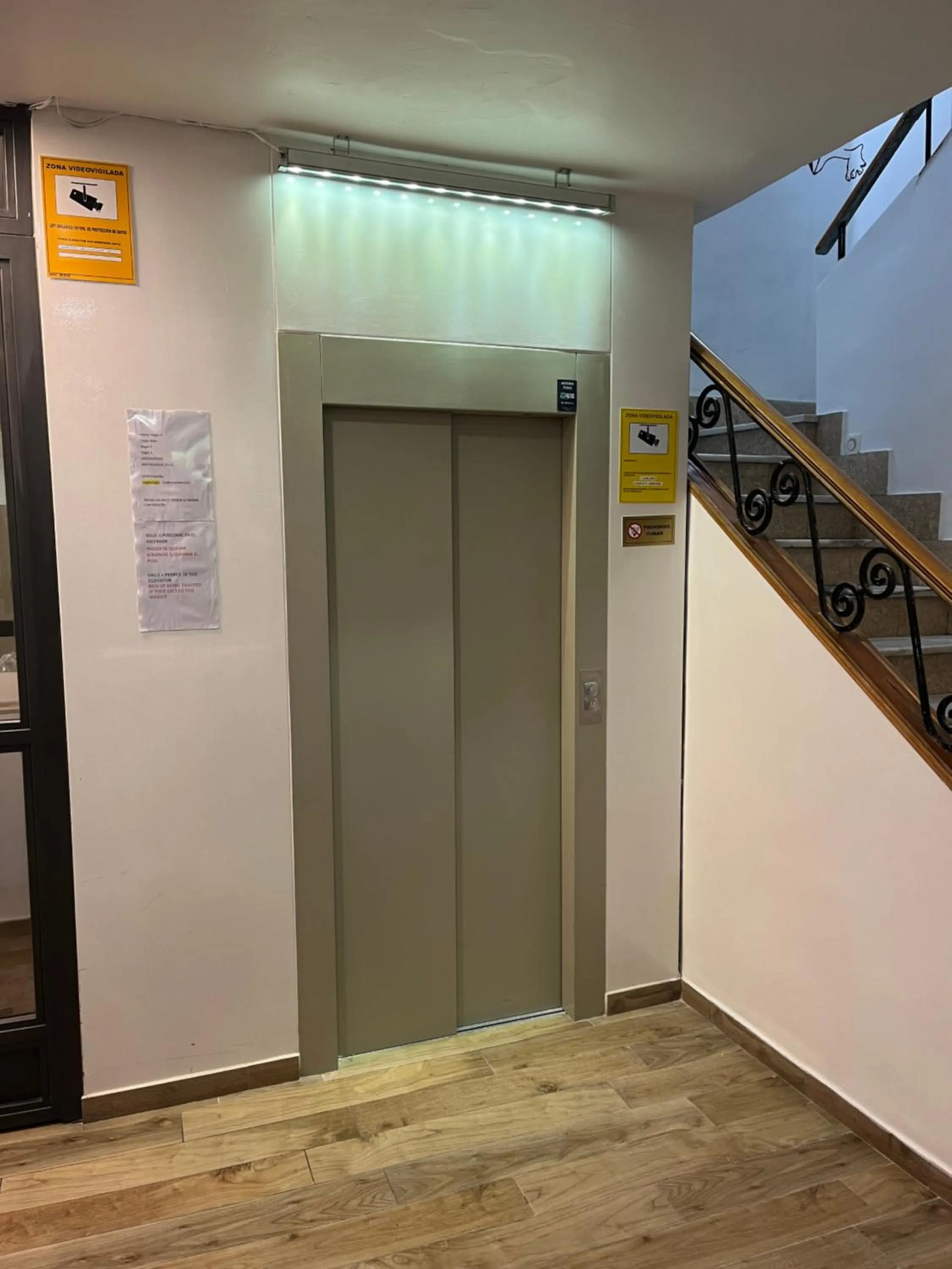 elevator in Hostal Las Vegas