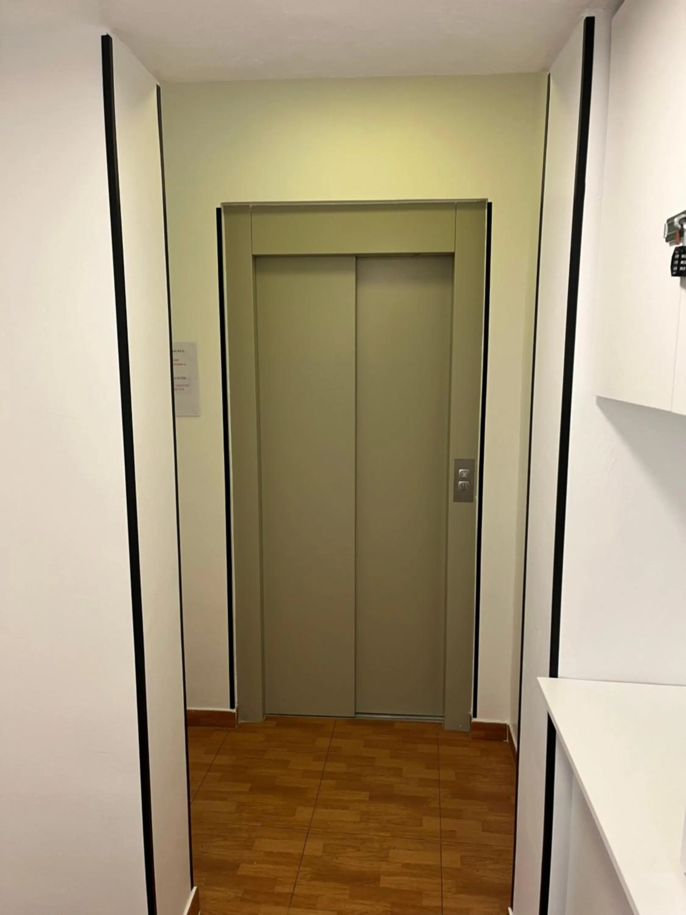 elevator in Hostal Las Vegas