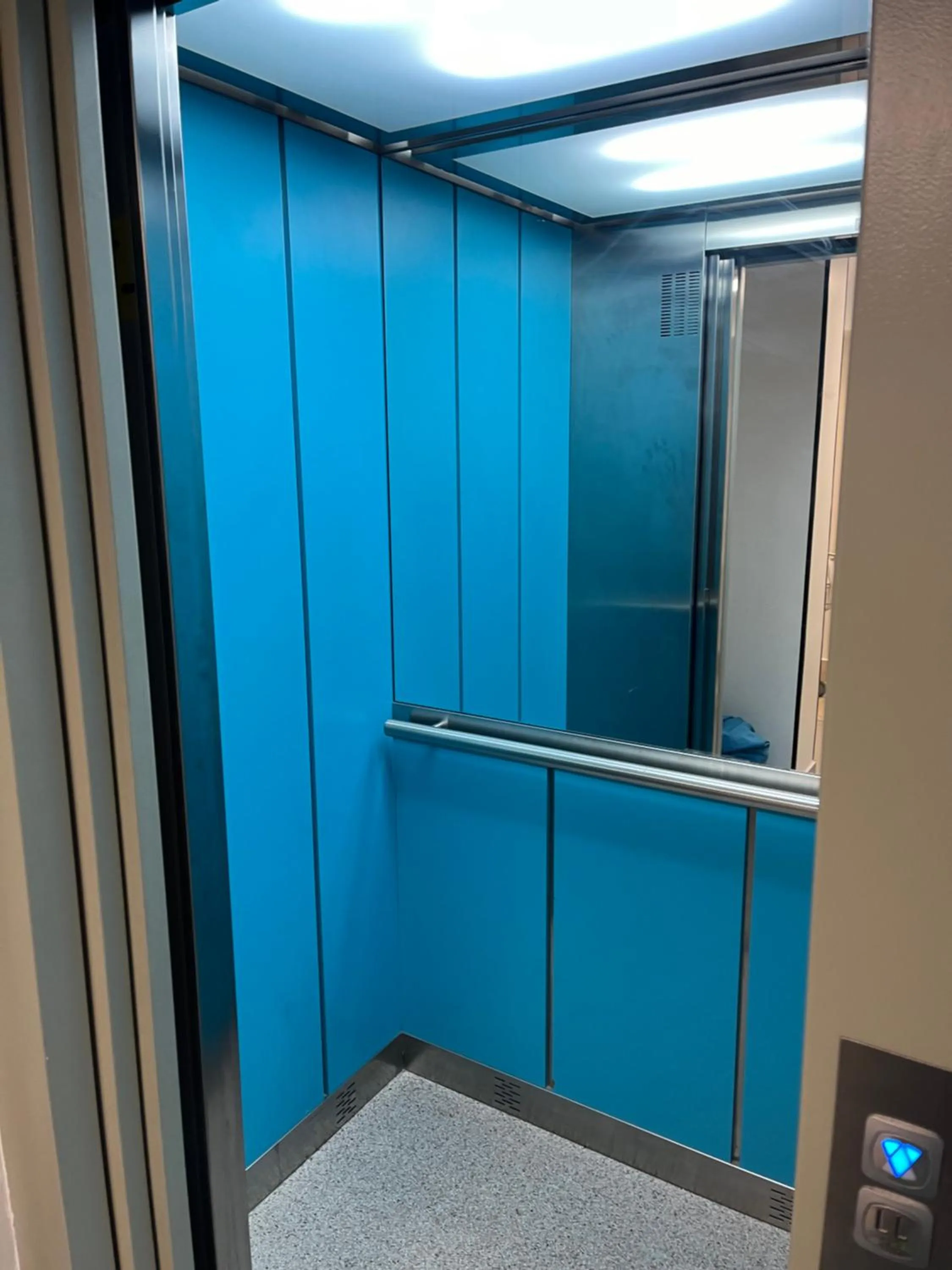 elevator in Hostal Las Vegas