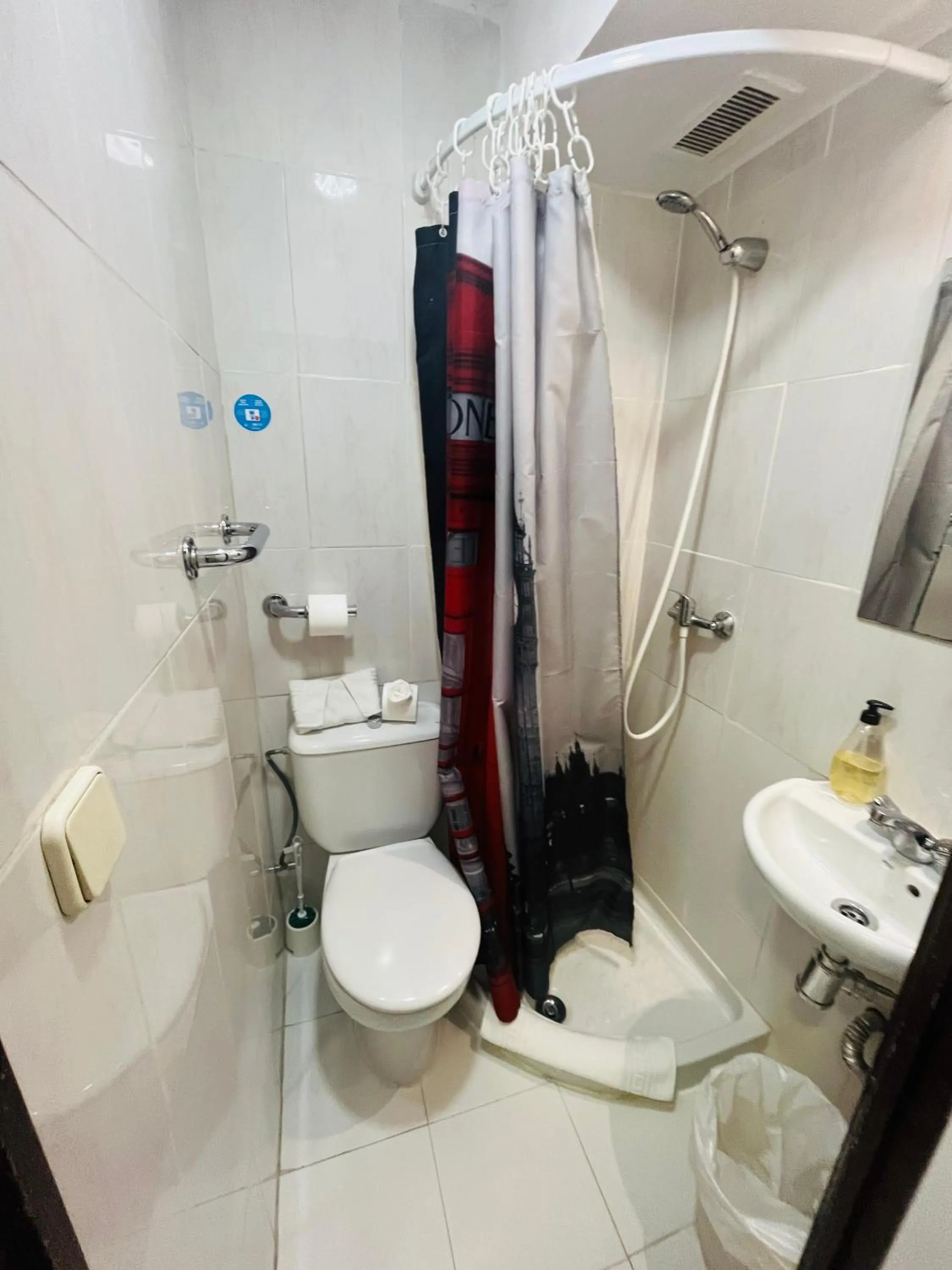 Shower in Hostal Las Vegas