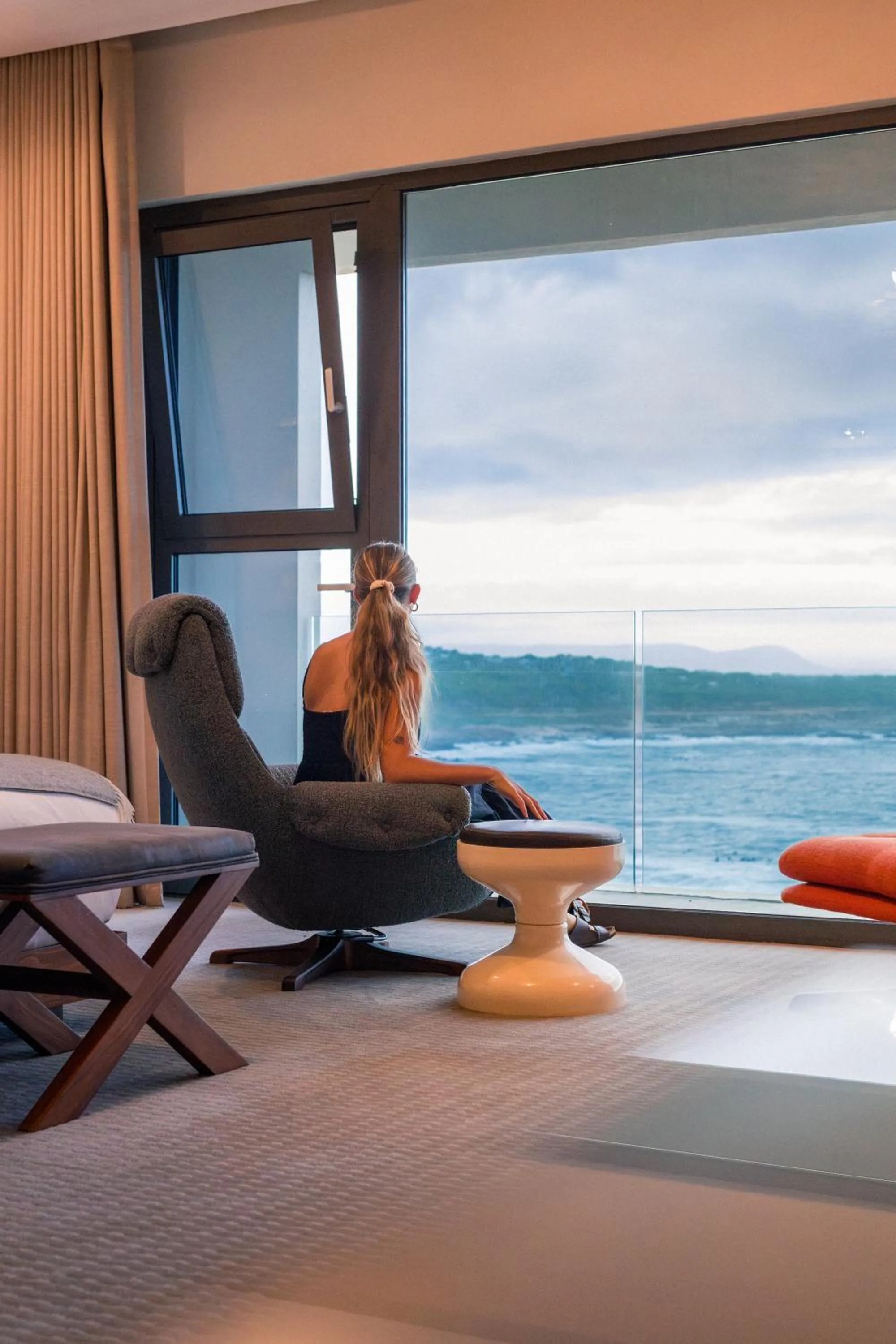 Seating area in Schulphoek Seafront House
