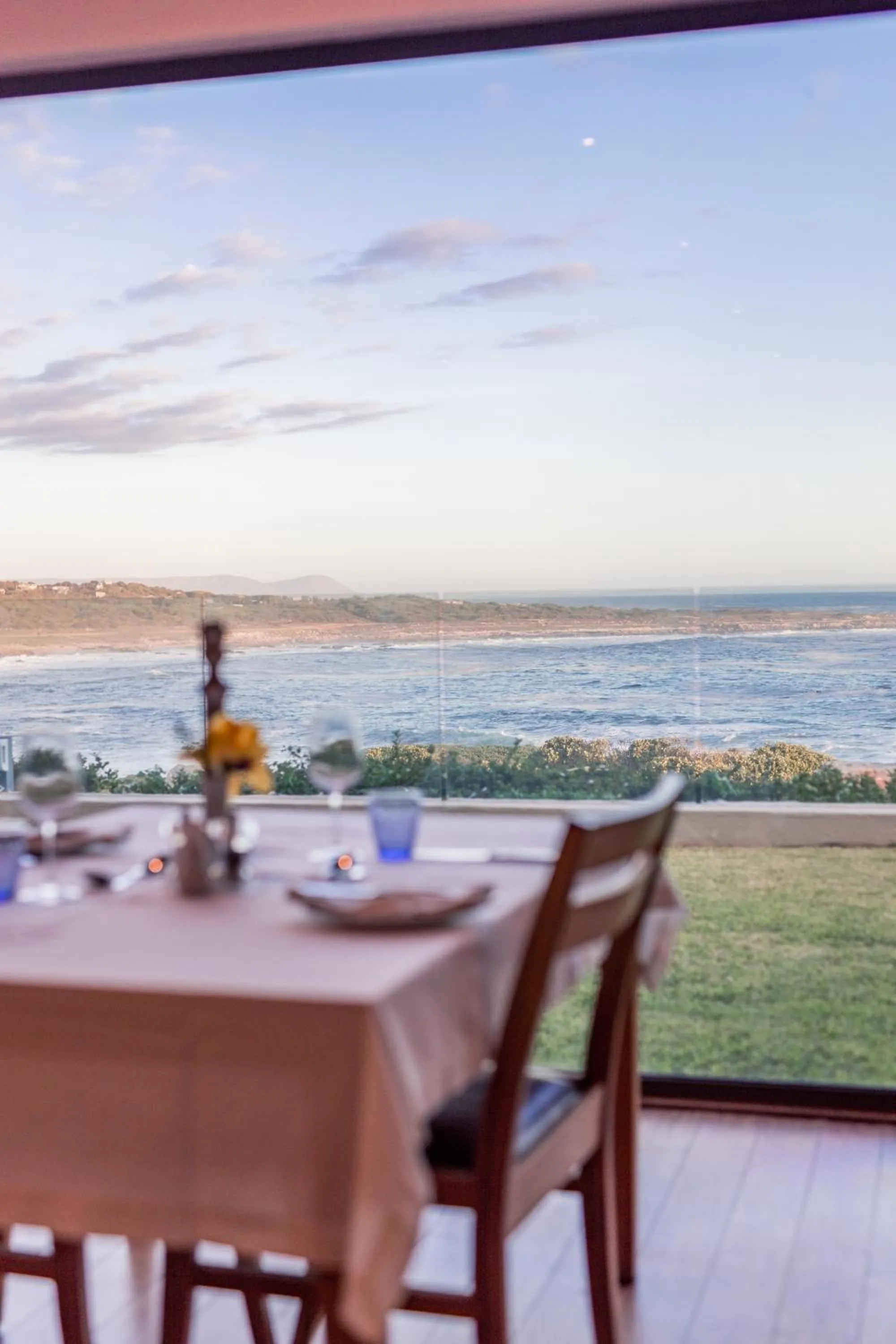 Dining area in Schulphoek Seafront House