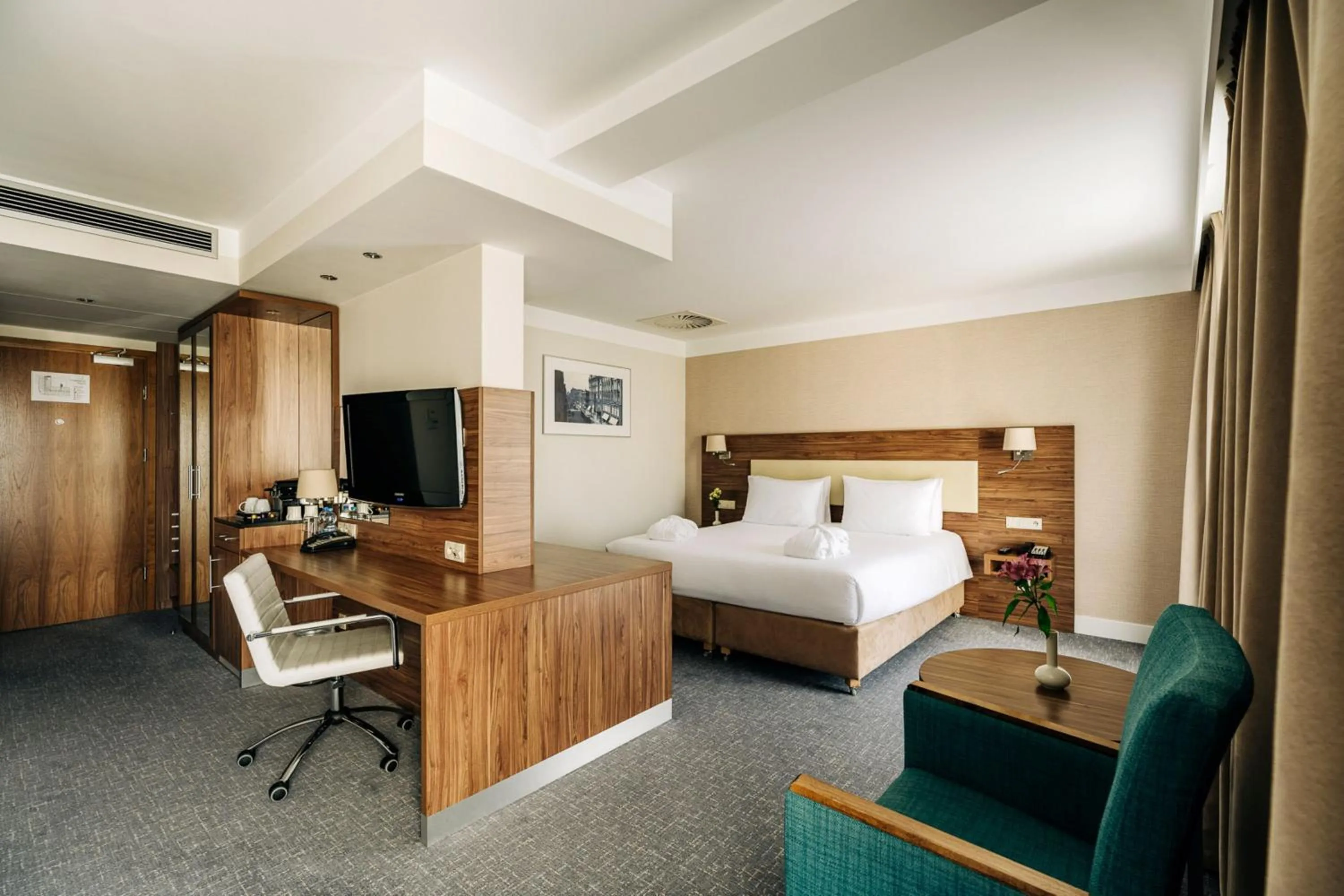 Photo of the whole room, Bed in Holiday Inn Łódź by IHG