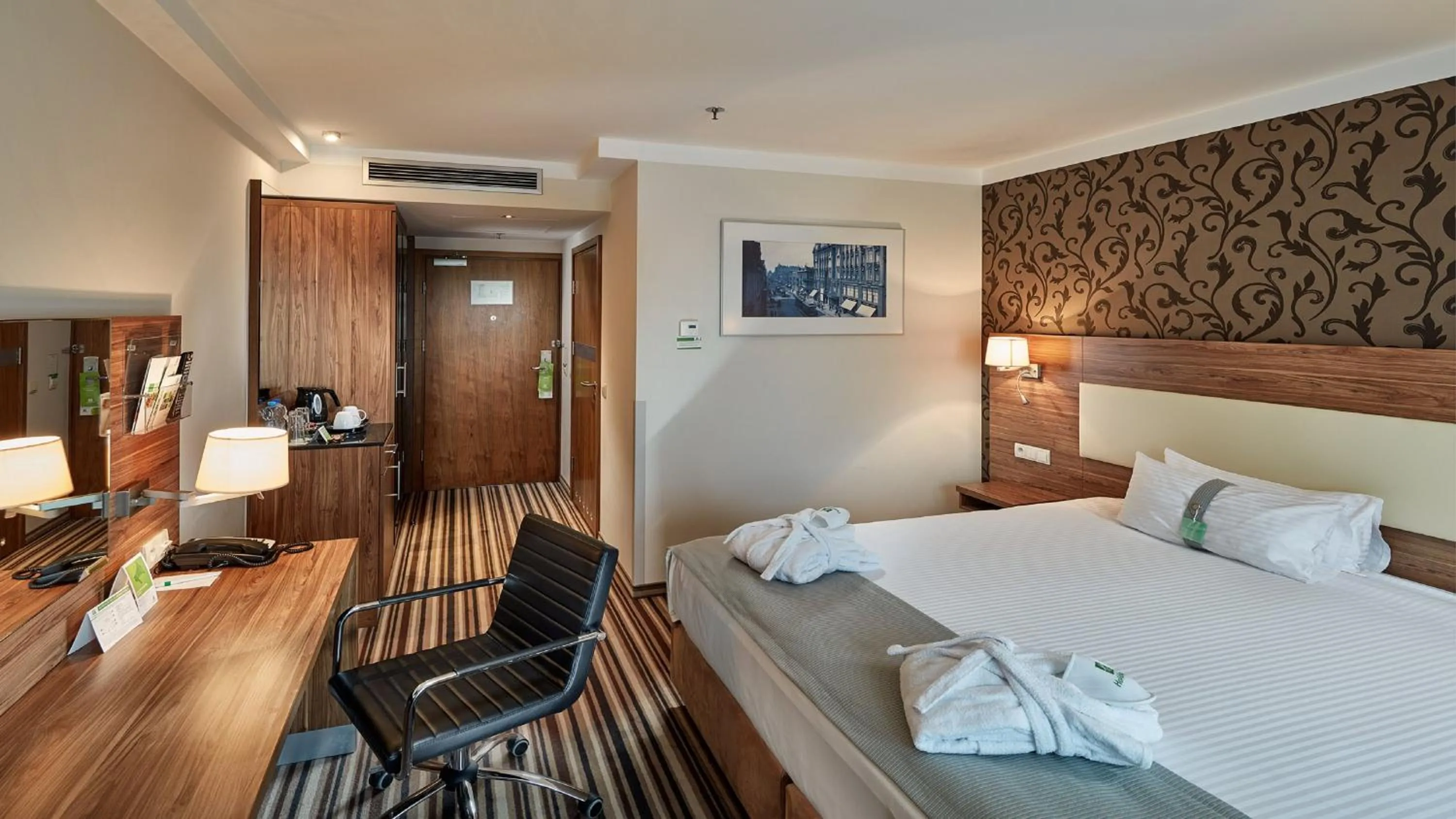 Photo of the whole room, Bed in Holiday Inn Łódź by IHG