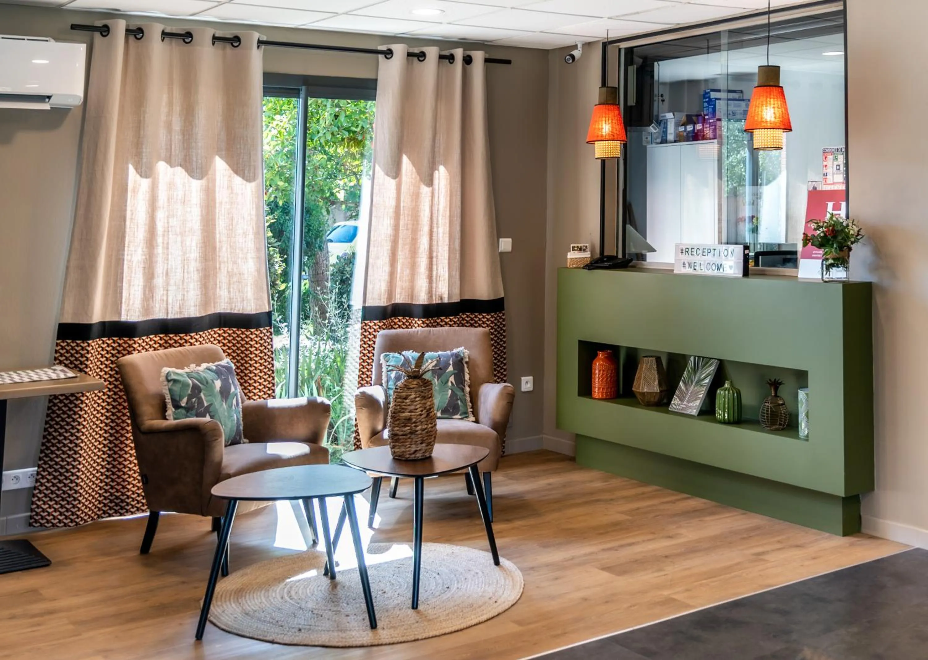 Lobby or reception in Hôtel & Events LE PATIO OCCITAN Toulouse Ouest - Cugnaux