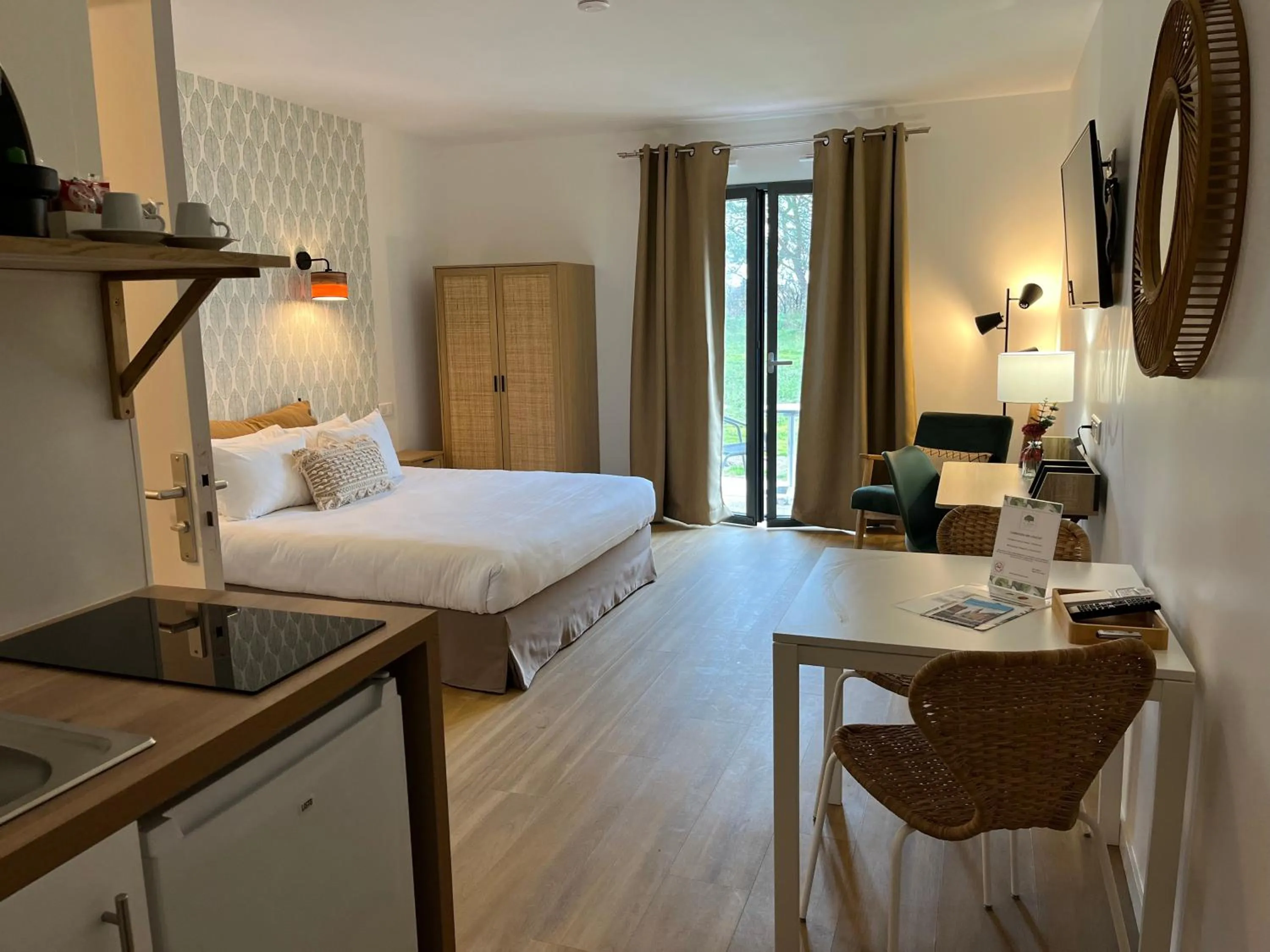 Bed in Hôtel & Events LE PATIO OCCITAN Toulouse Ouest - Cugnaux