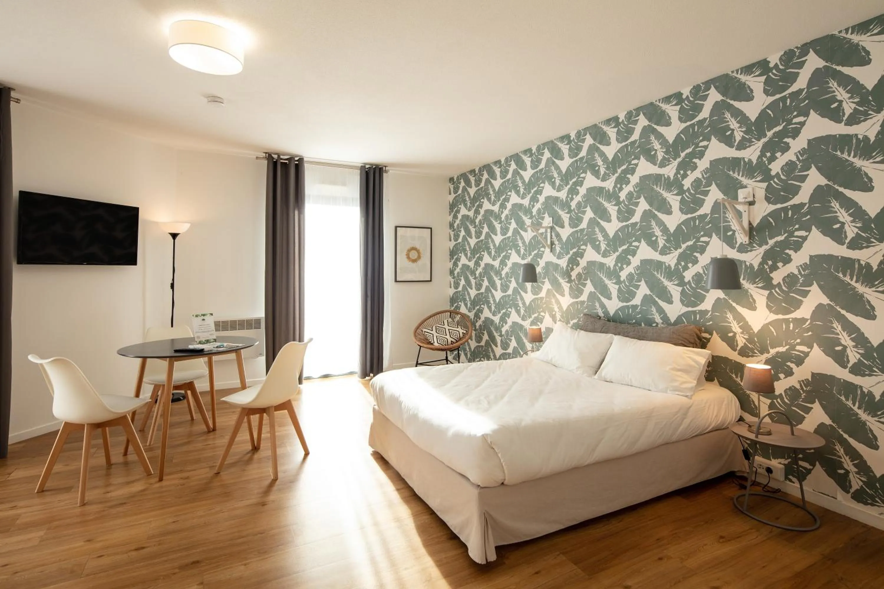 Photo of the whole room, Bed in Hôtel & Events LE PATIO OCCITAN Toulouse Ouest - Cugnaux