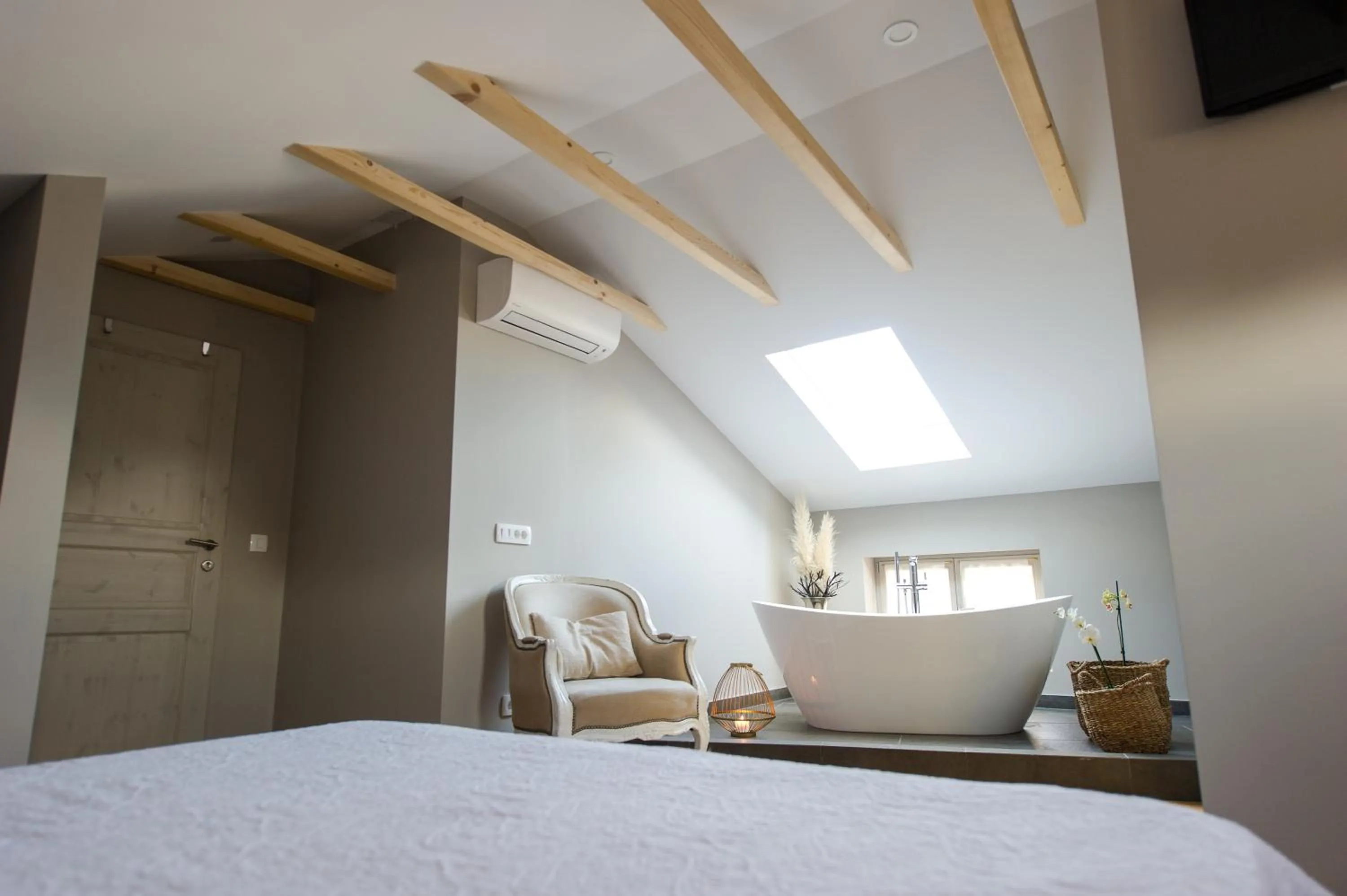 Decorative detail, Bed in Villa Lav