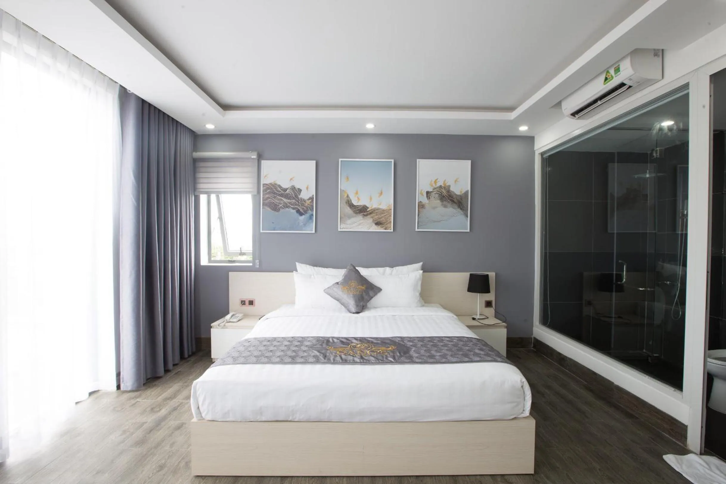 Photo of the whole room, Bed in Dang's Hotel