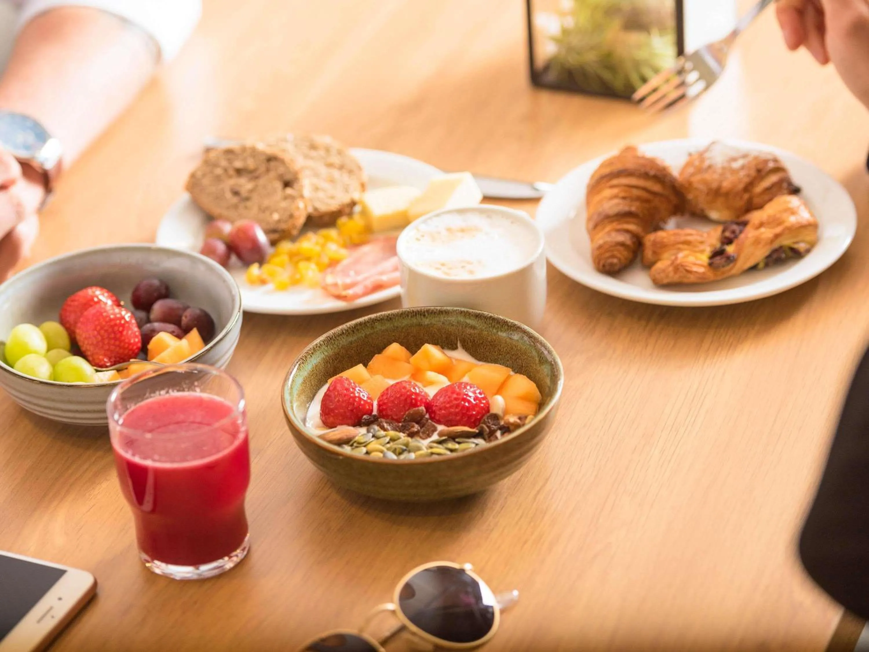 Breakfast in Aparthotel Adagio Access Bruxelles Europe Aparthotel