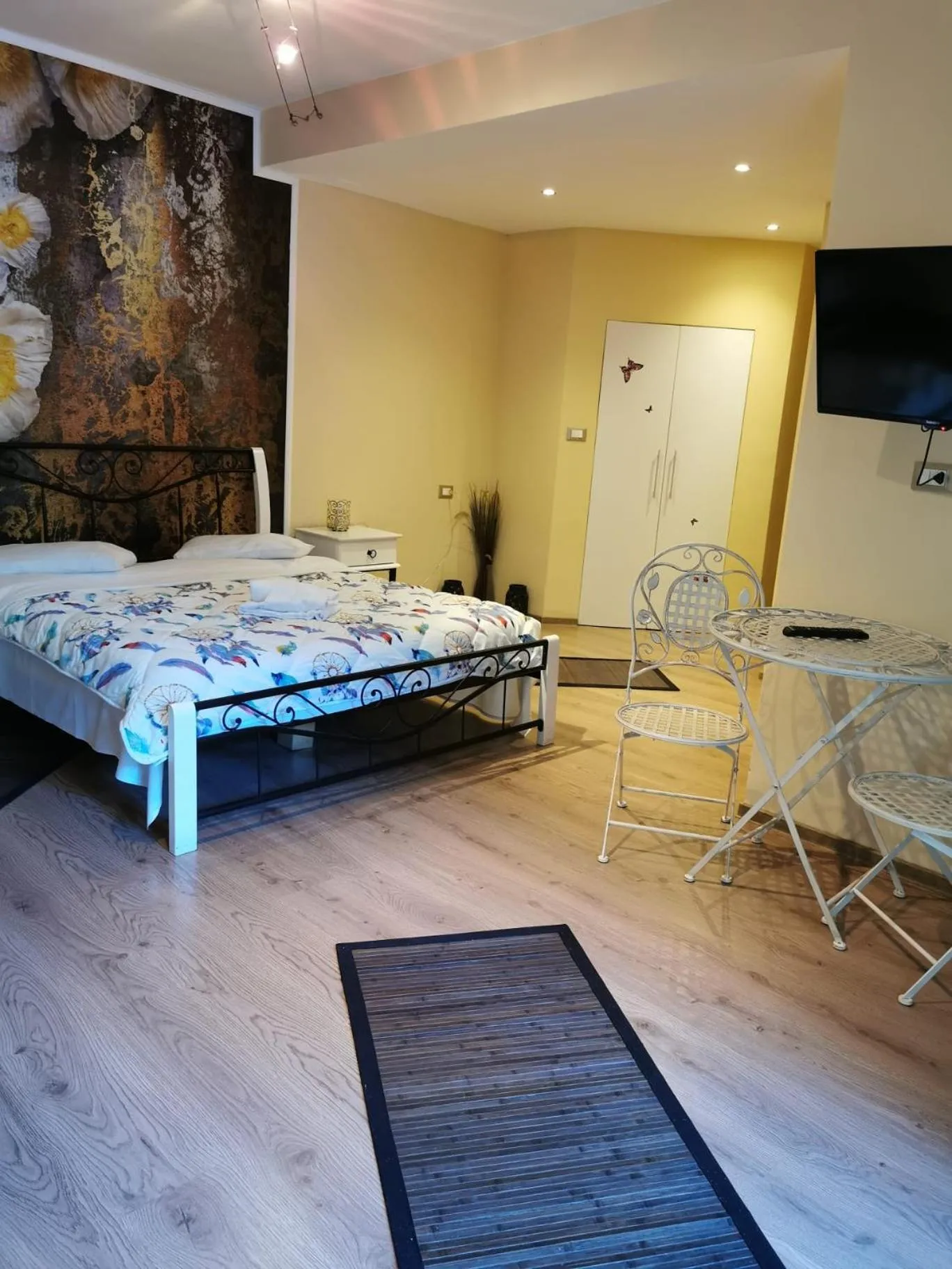 Photo of the whole room, Bed in Prince Residence Apartments