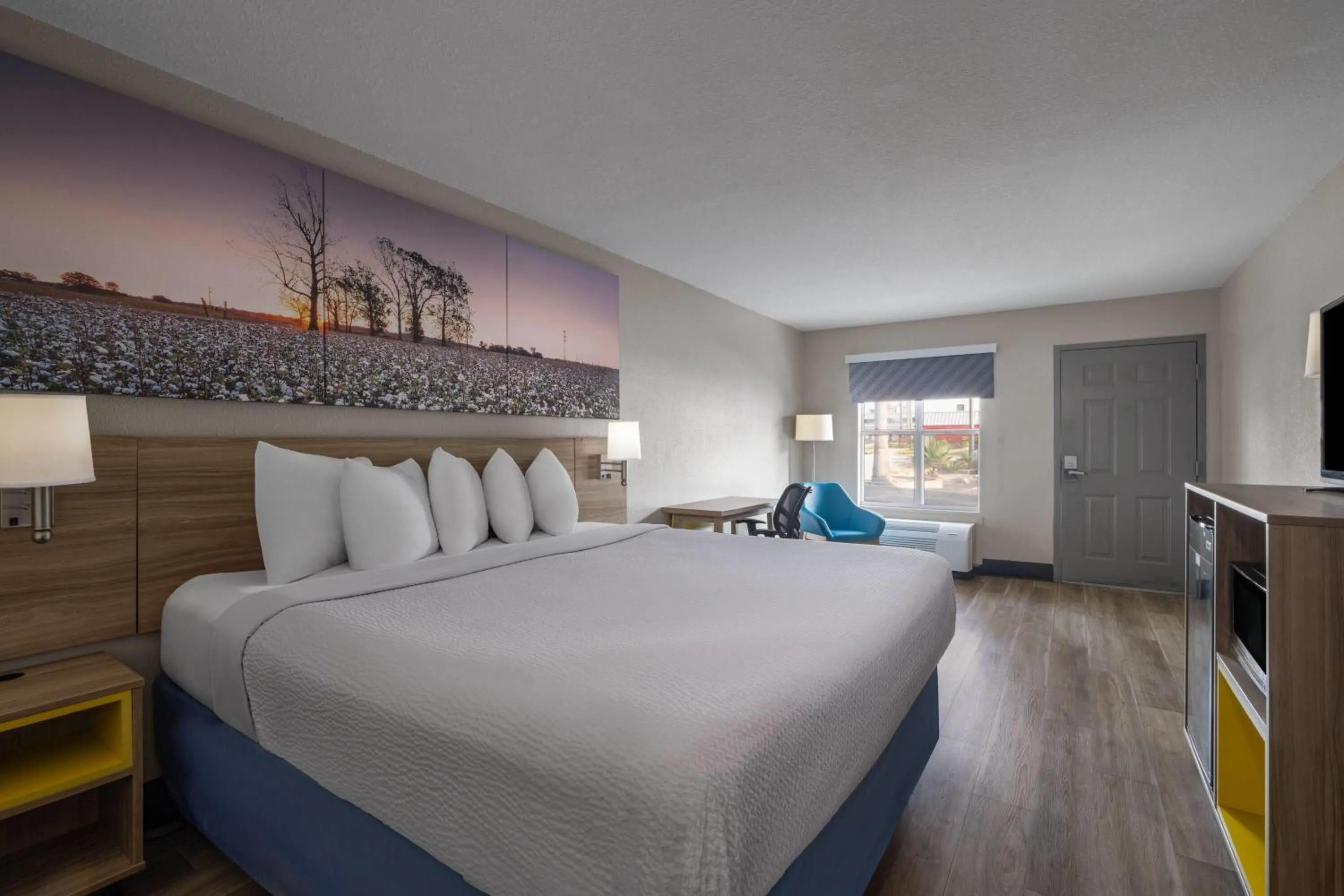 Photo of the whole room, Bed in Days Inn by Wyndham Alma