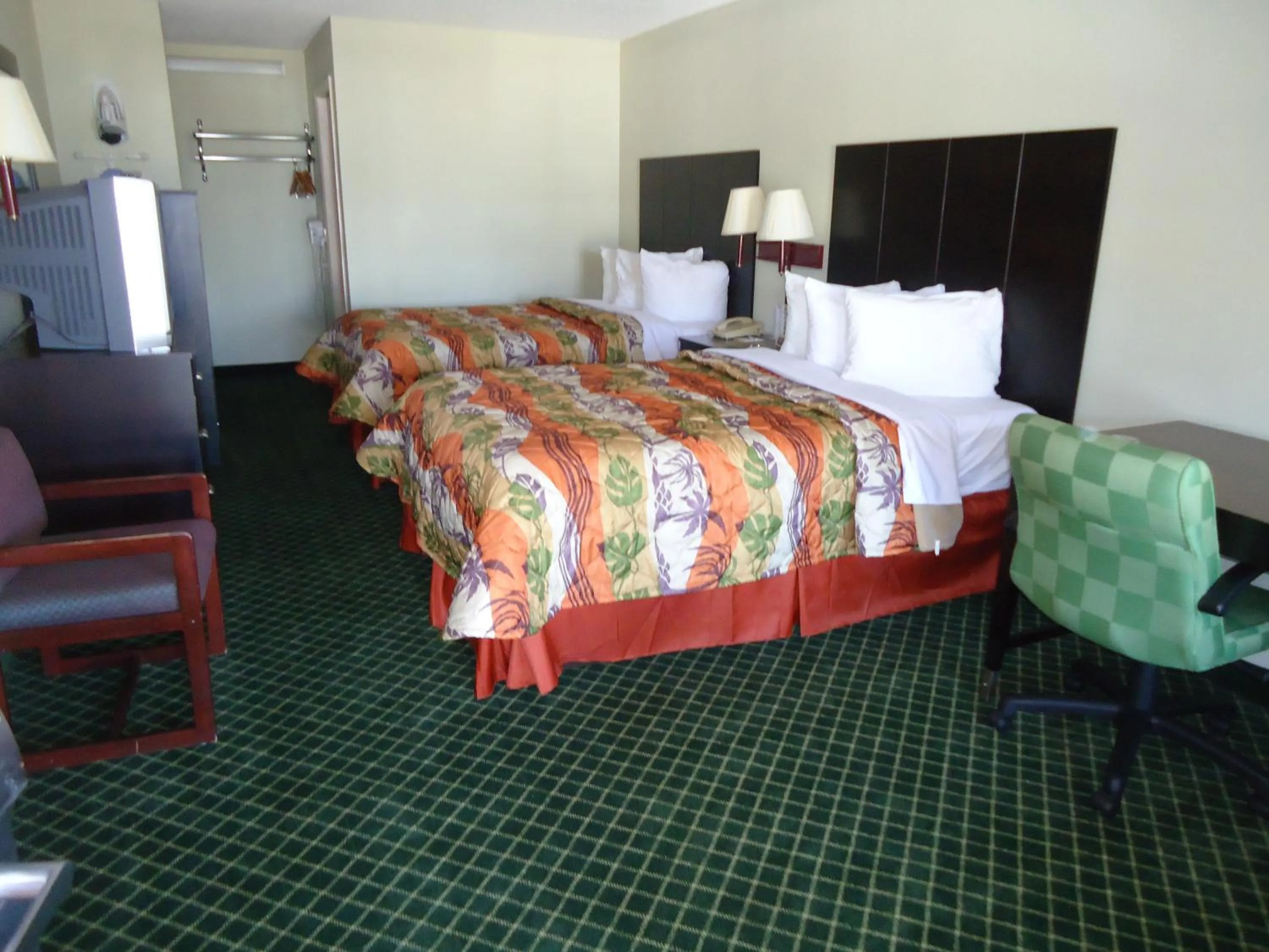 Bed in Days Inn by Wyndham Alma