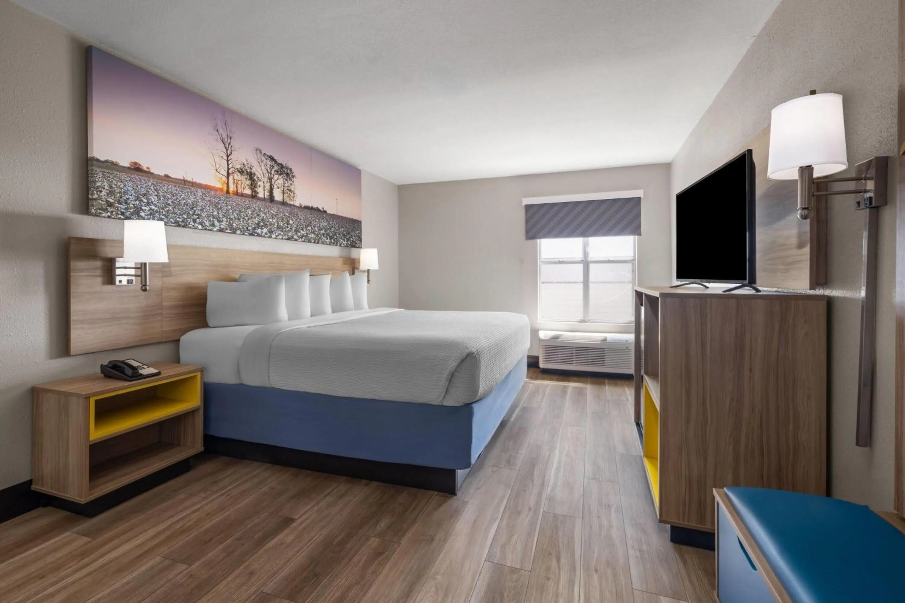 Bath, Bed in Days Inn by Wyndham Alma