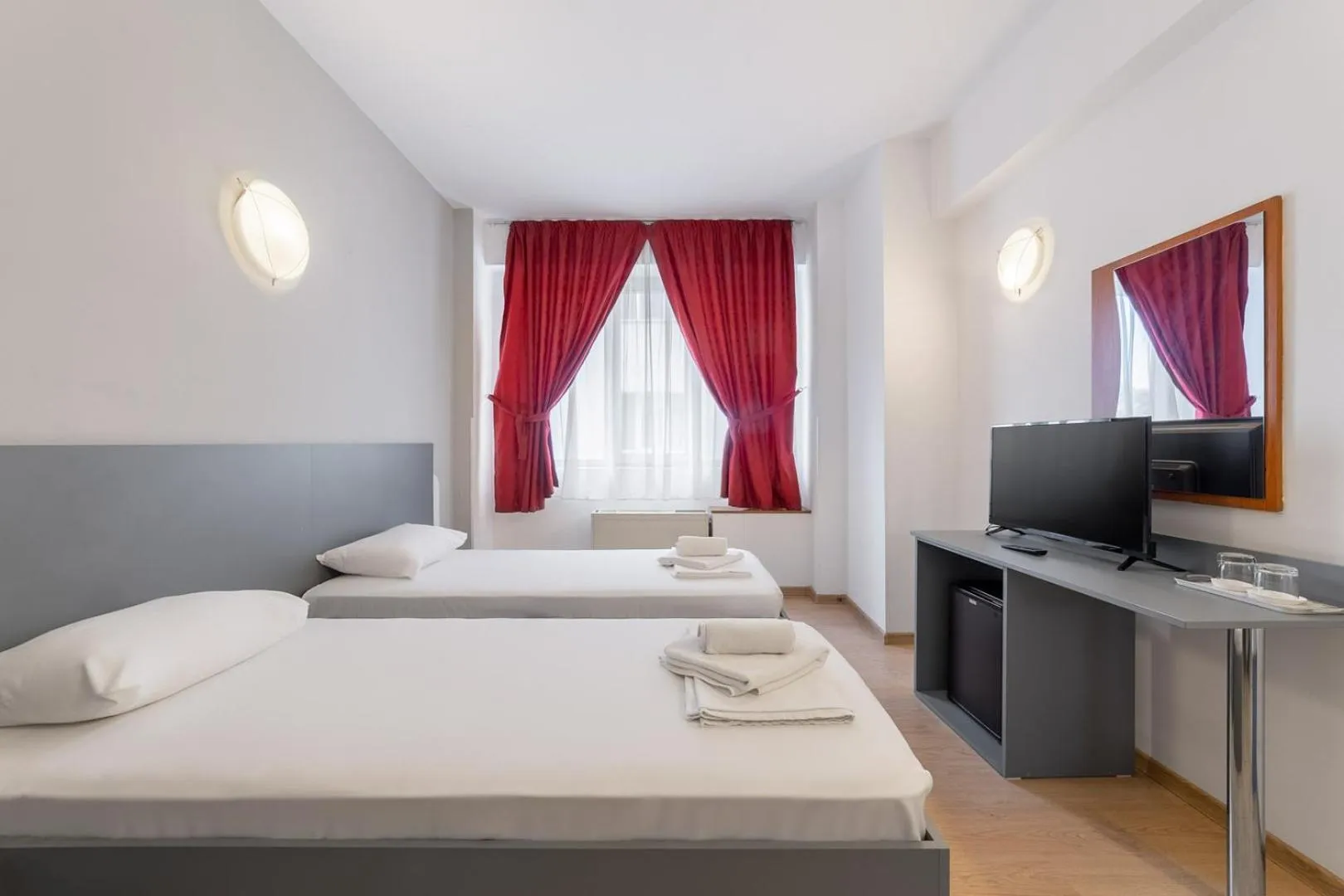 Photo of the whole room, Bed in Elizeu Hotel