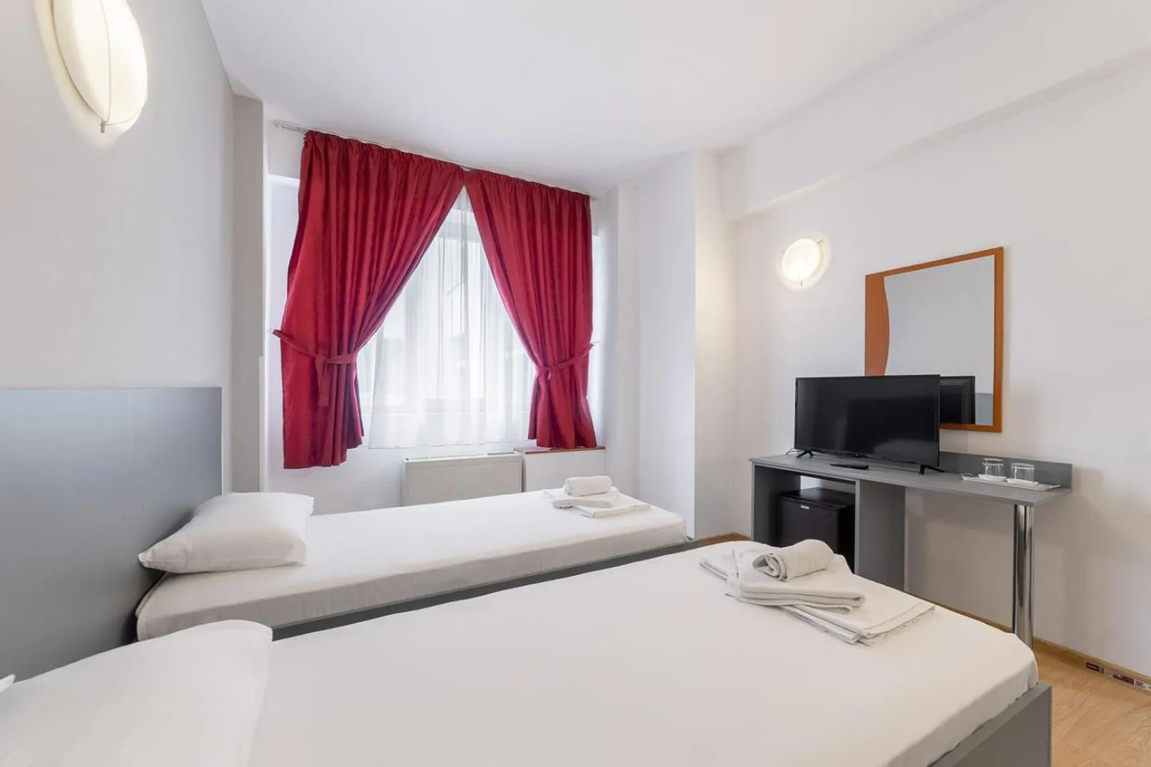 Photo of the whole room, Bed in Elizeu Hotel