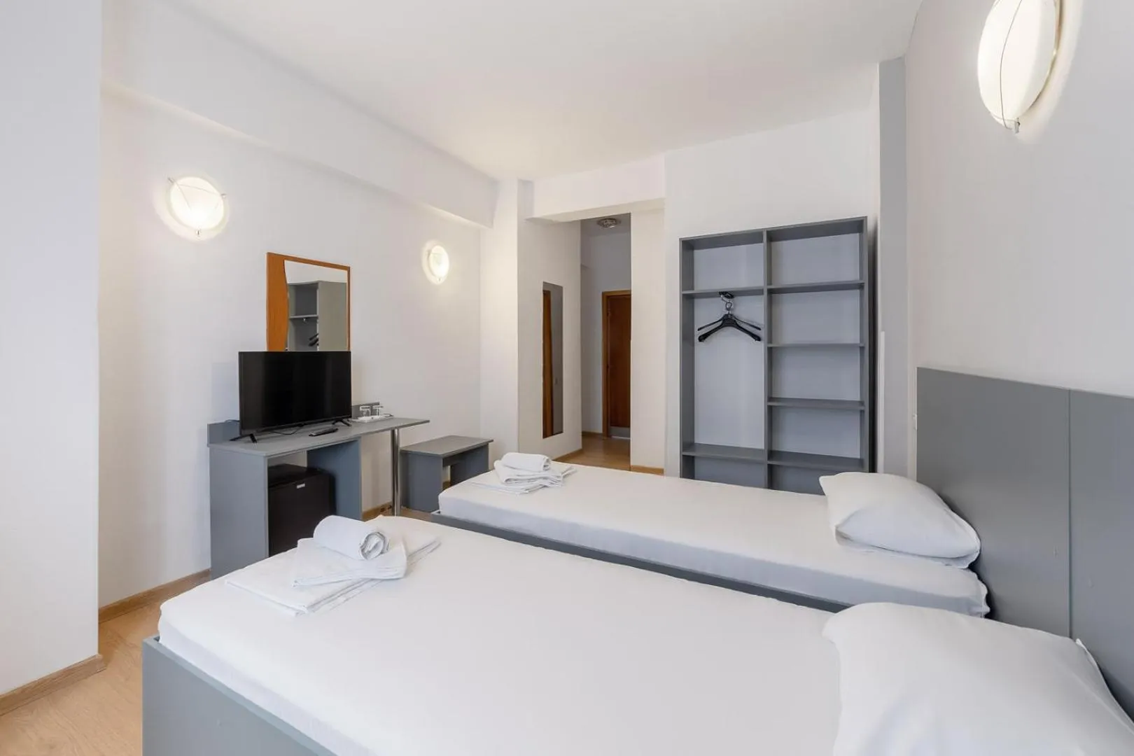 Photo of the whole room, Bed in Elizeu Hotel