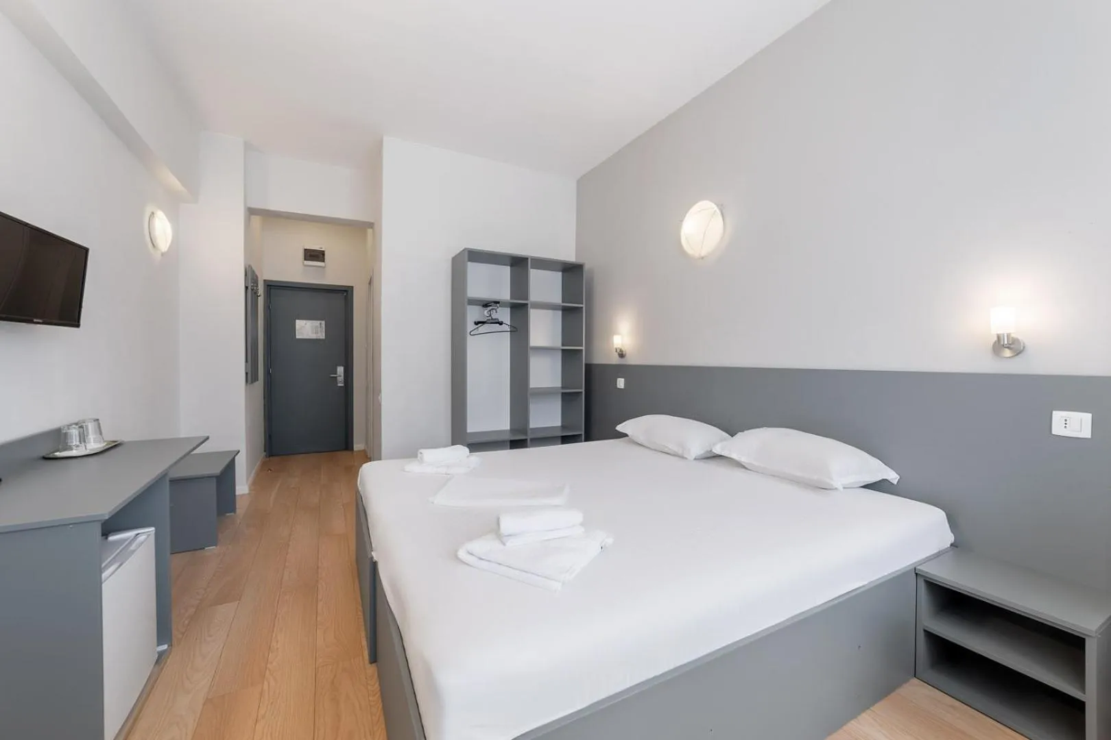 Photo of the whole room, Bed in Elizeu Hotel