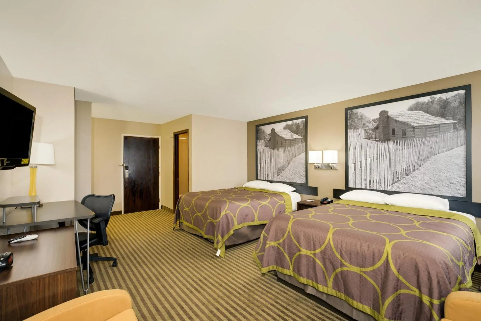 Photo of the whole room, Bed in Super 8 by Wyndham Lexington Hamburg Area