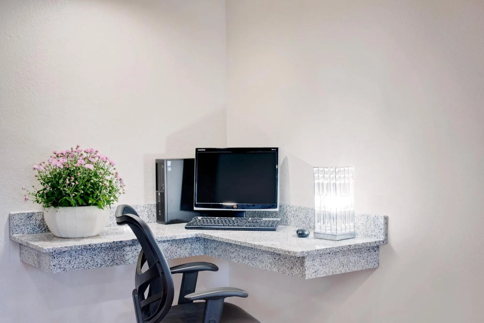 Business facilities in Super 8 by Wyndham Lexington Hamburg Area