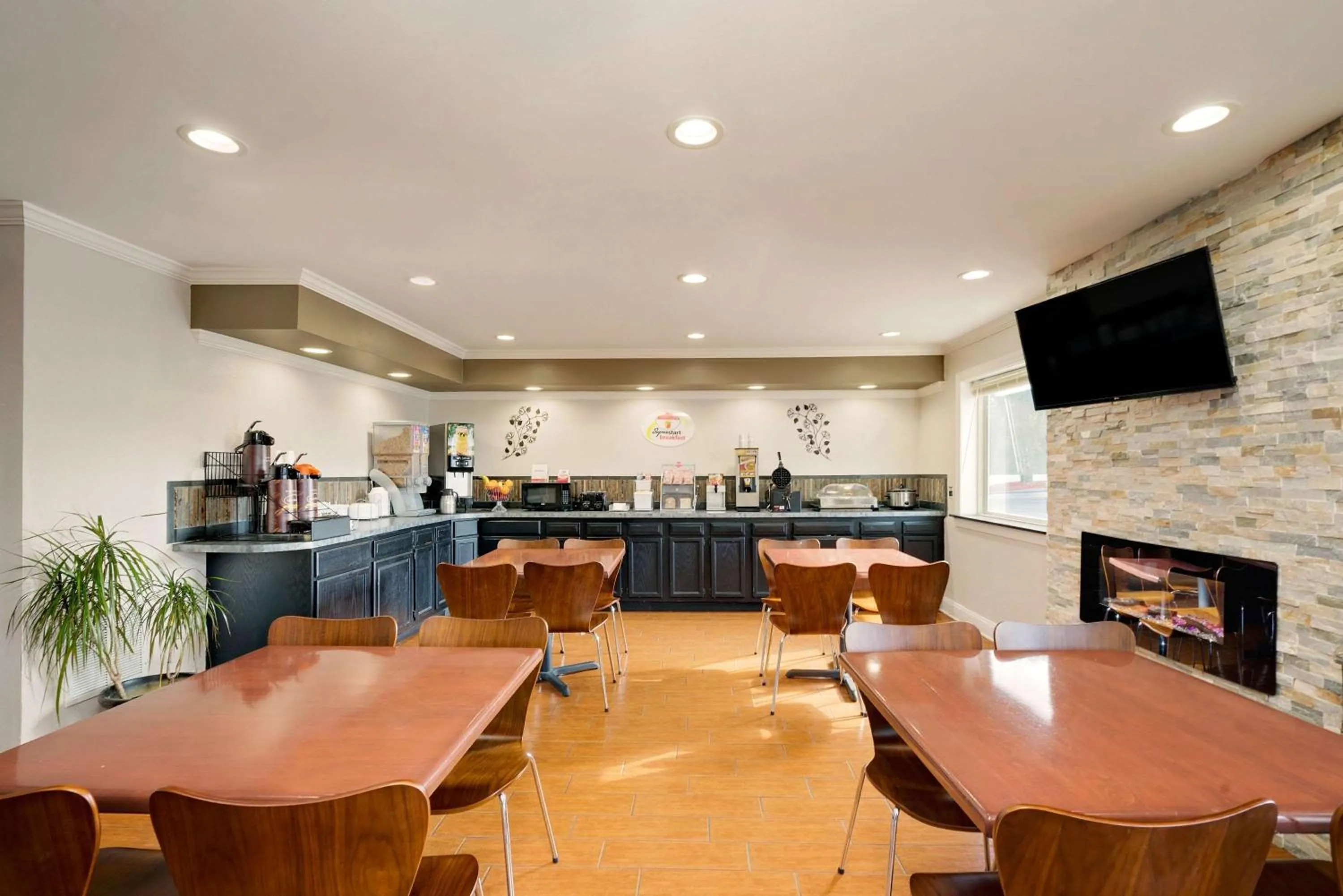 Restaurant/places to eat in Super 8 by Wyndham Lexington Hamburg Area