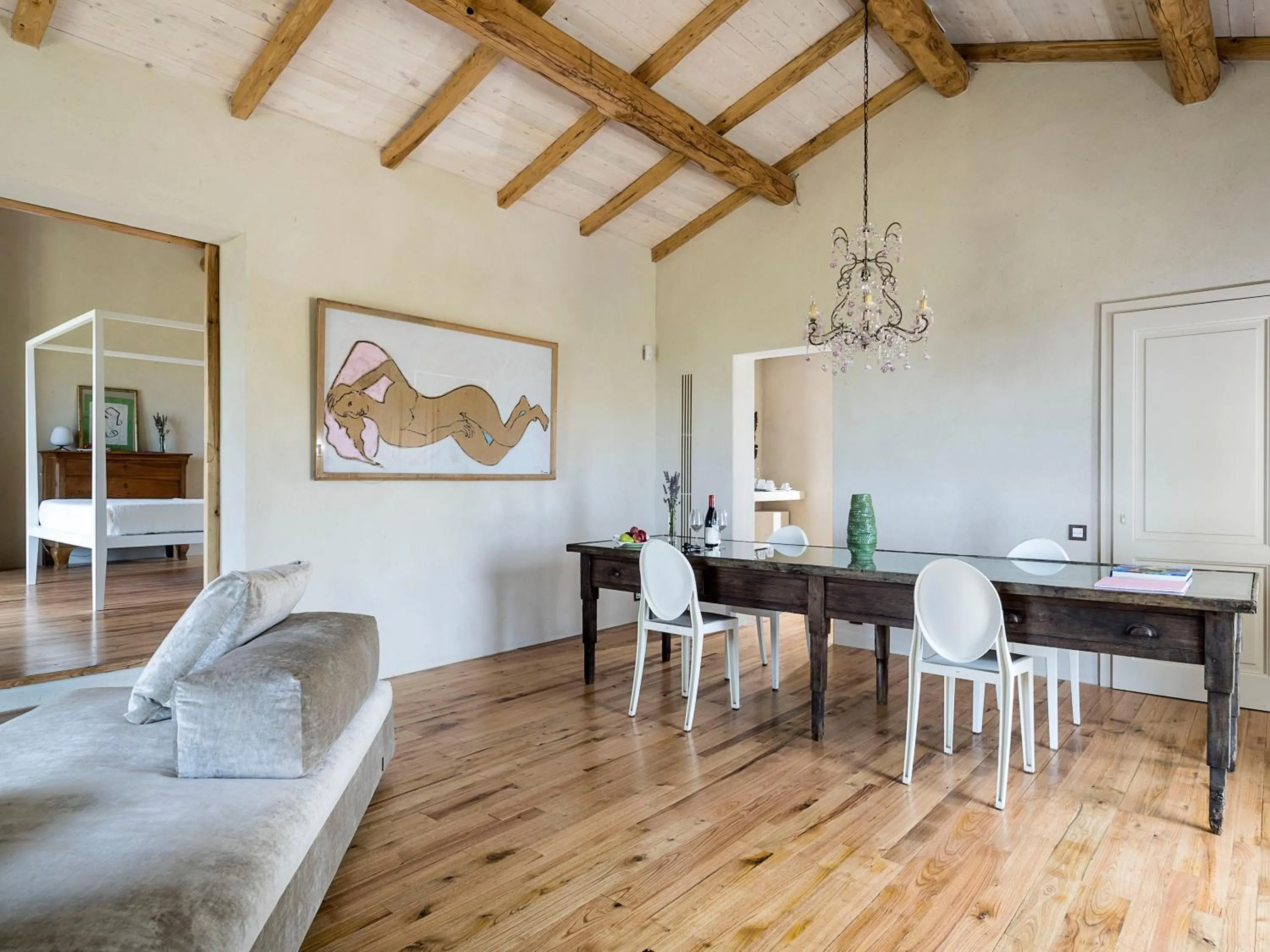 Decorative detail in Monaci delle Terre Nere