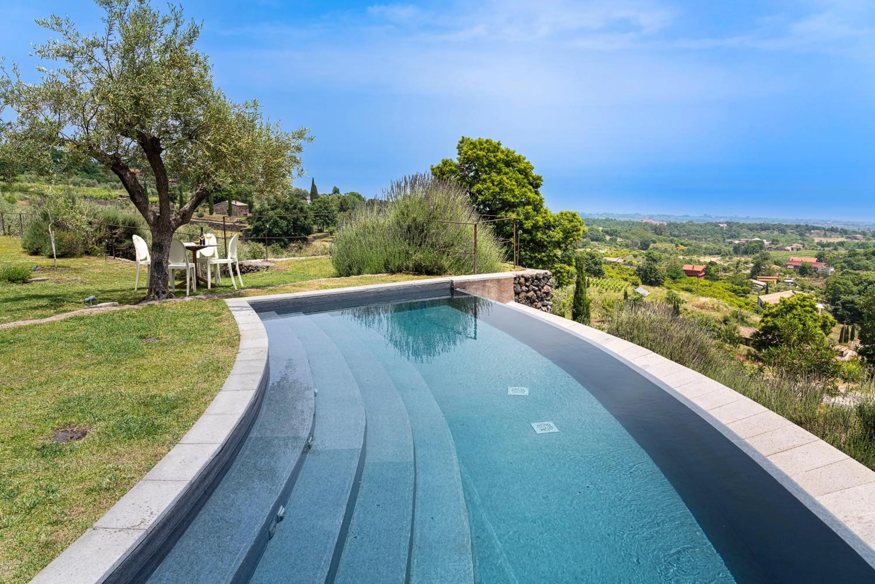 Swimming pool in Monaci delle Terre Nere