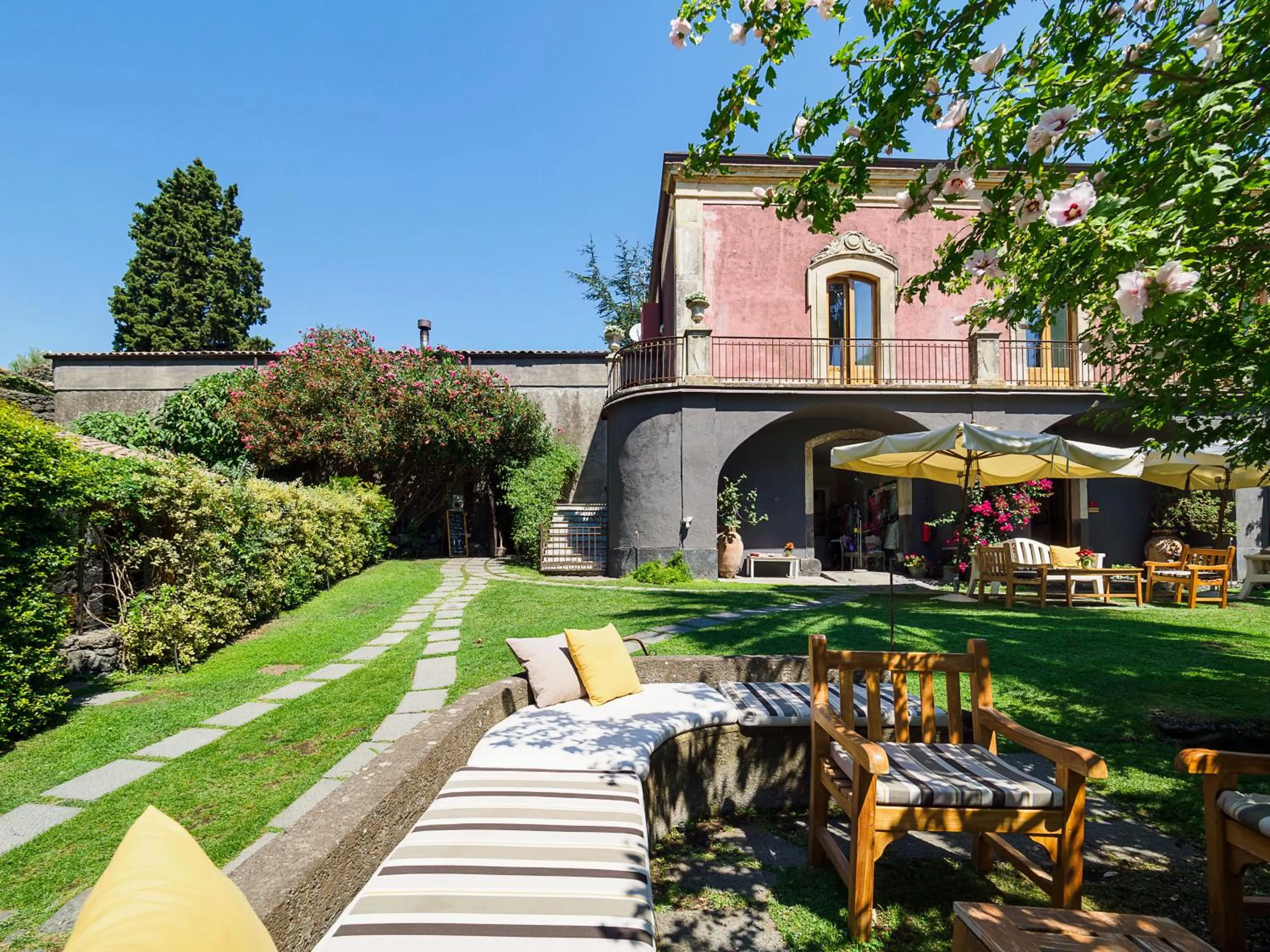 Property building in Monaci delle Terre Nere