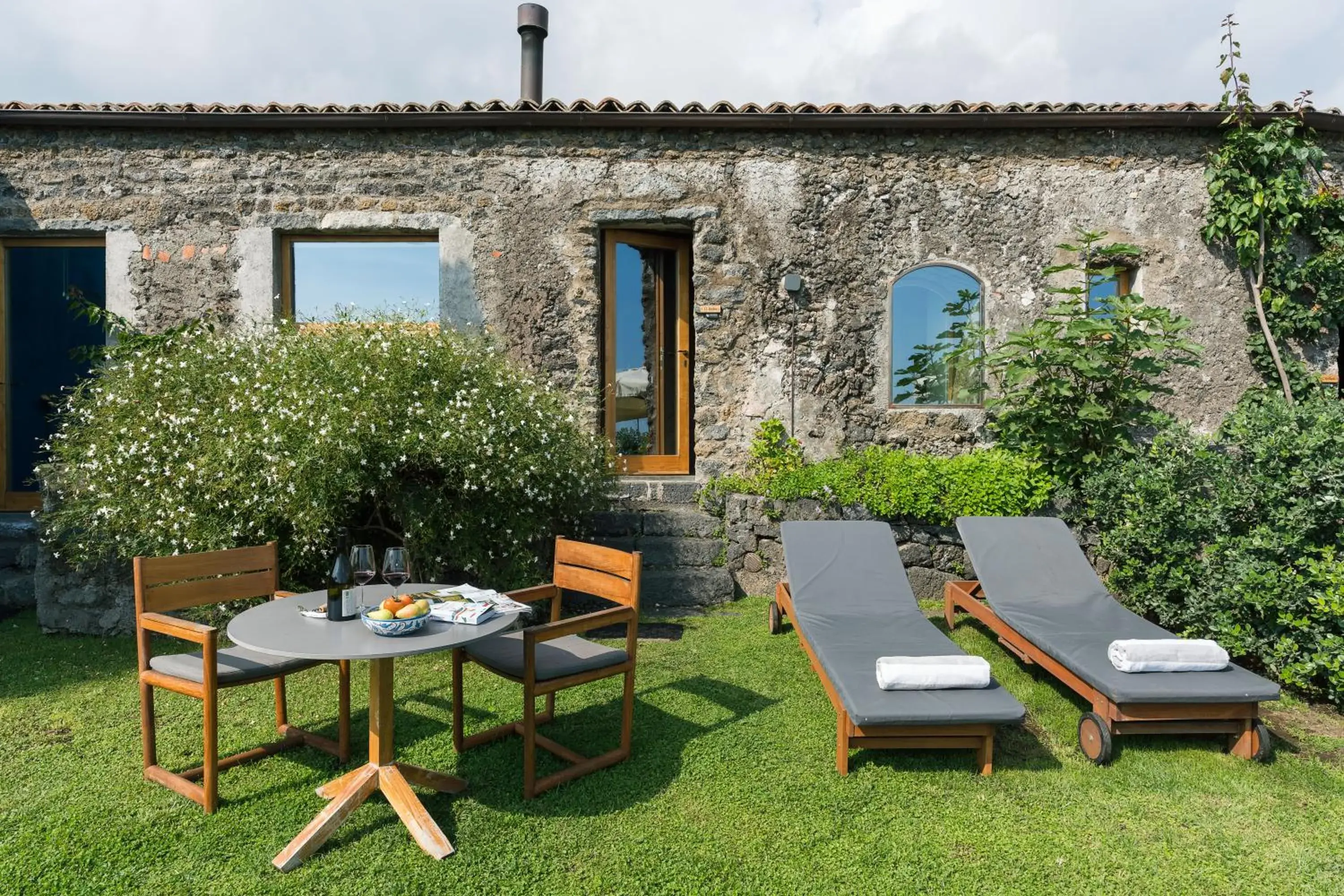 Deluxe Double Room in Monaci delle Terre Nere Deluxe Double Room in Monaci delle Terre Nere